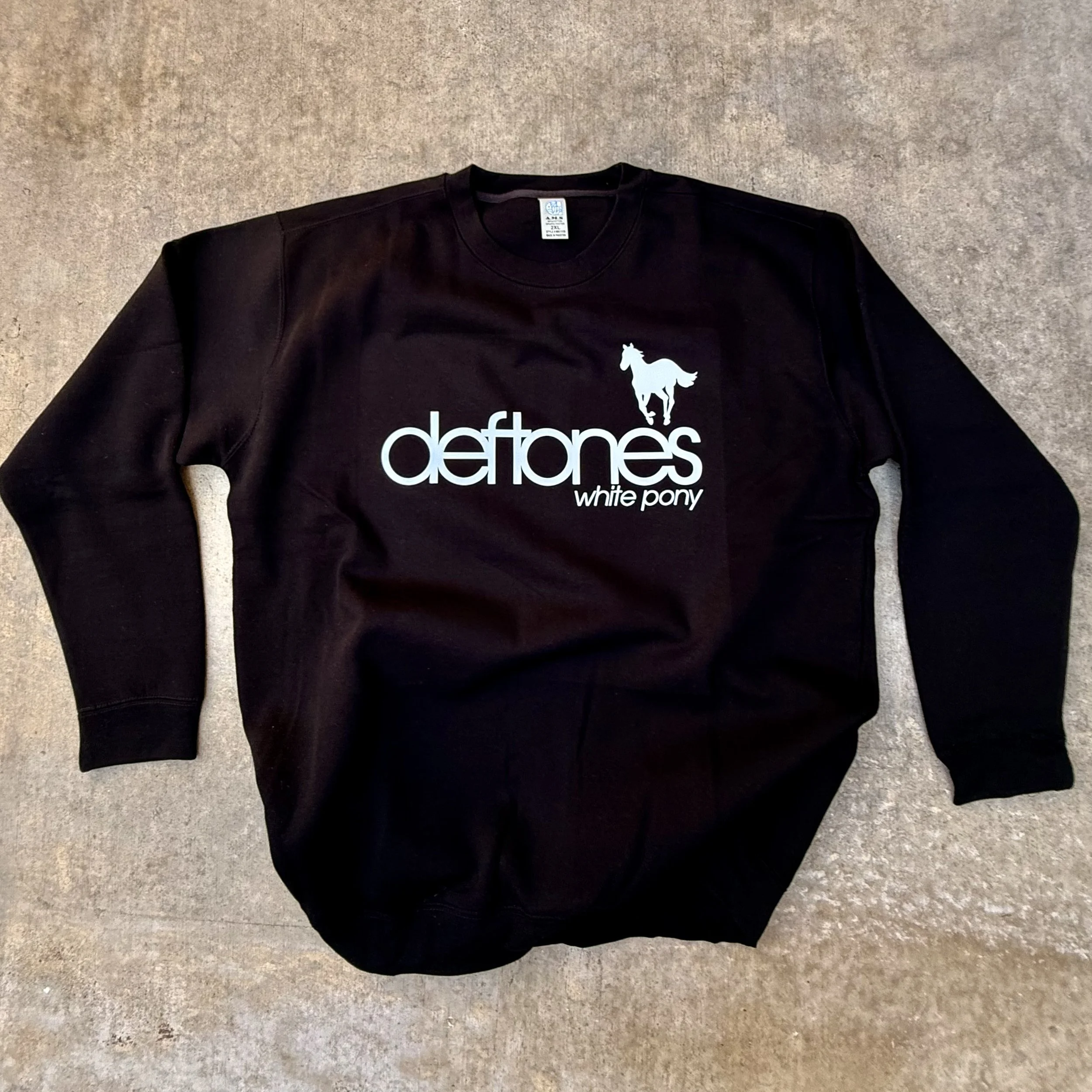 CREWNECK_DEFTONES BLACK [FONZ] IMG_9902.jpeg