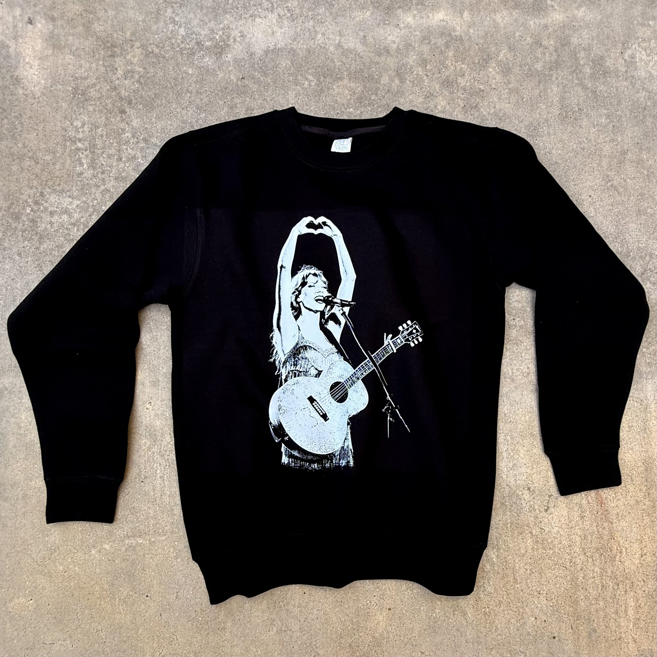 CREWNECK_TAYLOR SWIFT HANDS [FONZ] IMG_9910.jpeg
