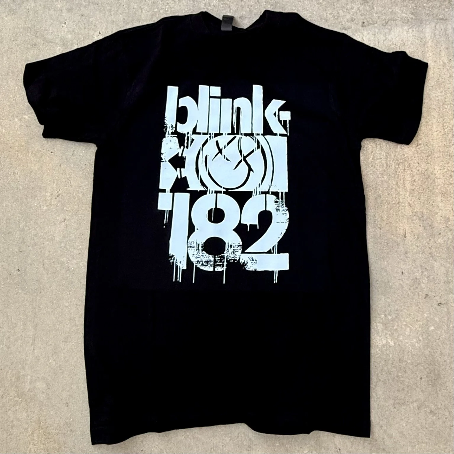 BAND_BLINK 182 LOGO WHITE [FONZ] IMG_9946.jpeg