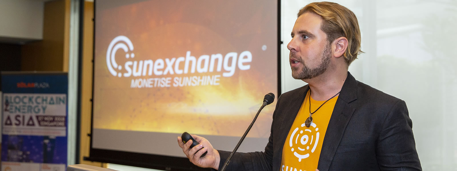 Abe explaining his vision at Solarplaza's 'Blockchain2Energy Asia' conference (November 2018, Singapore)