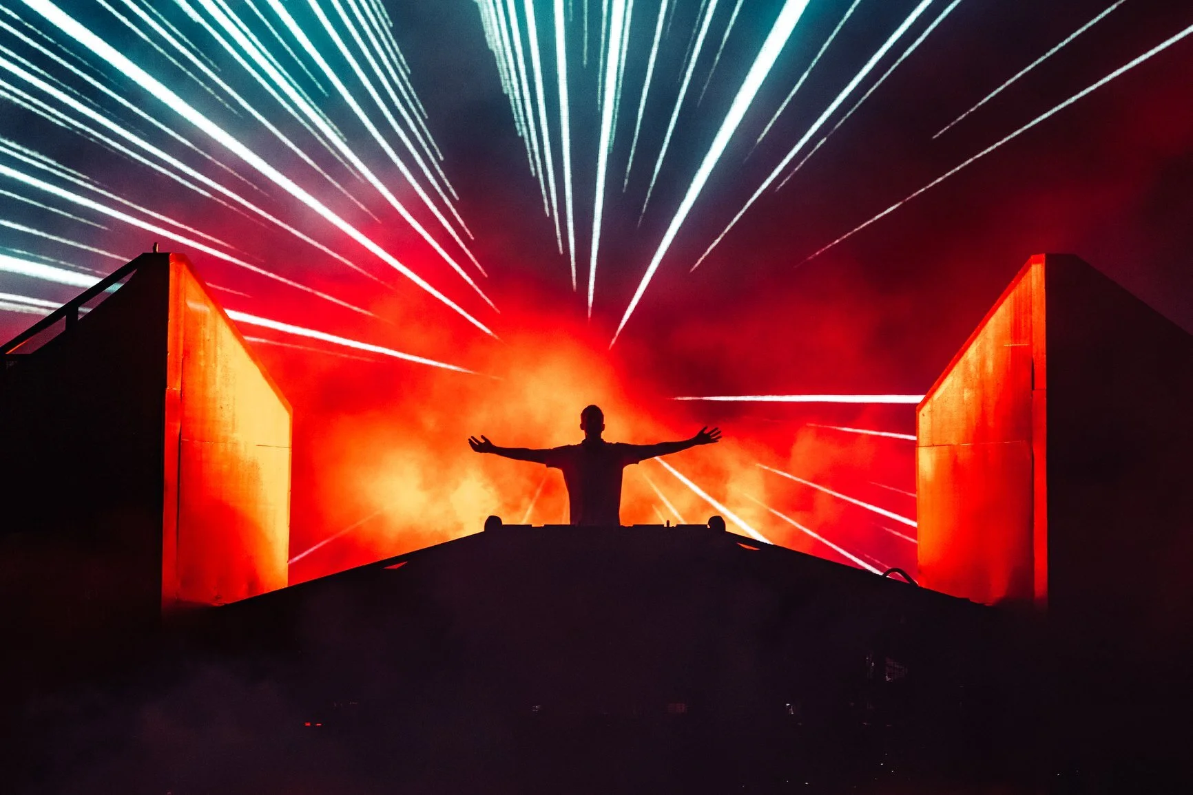 CALVIN HARRIS SUPPORTING "SENSES" REMIX BY ALEXANDER TECHNIQUE AT KRAKOW LIVE FESTIVAL 2019 IN POLAND [VIDEO]