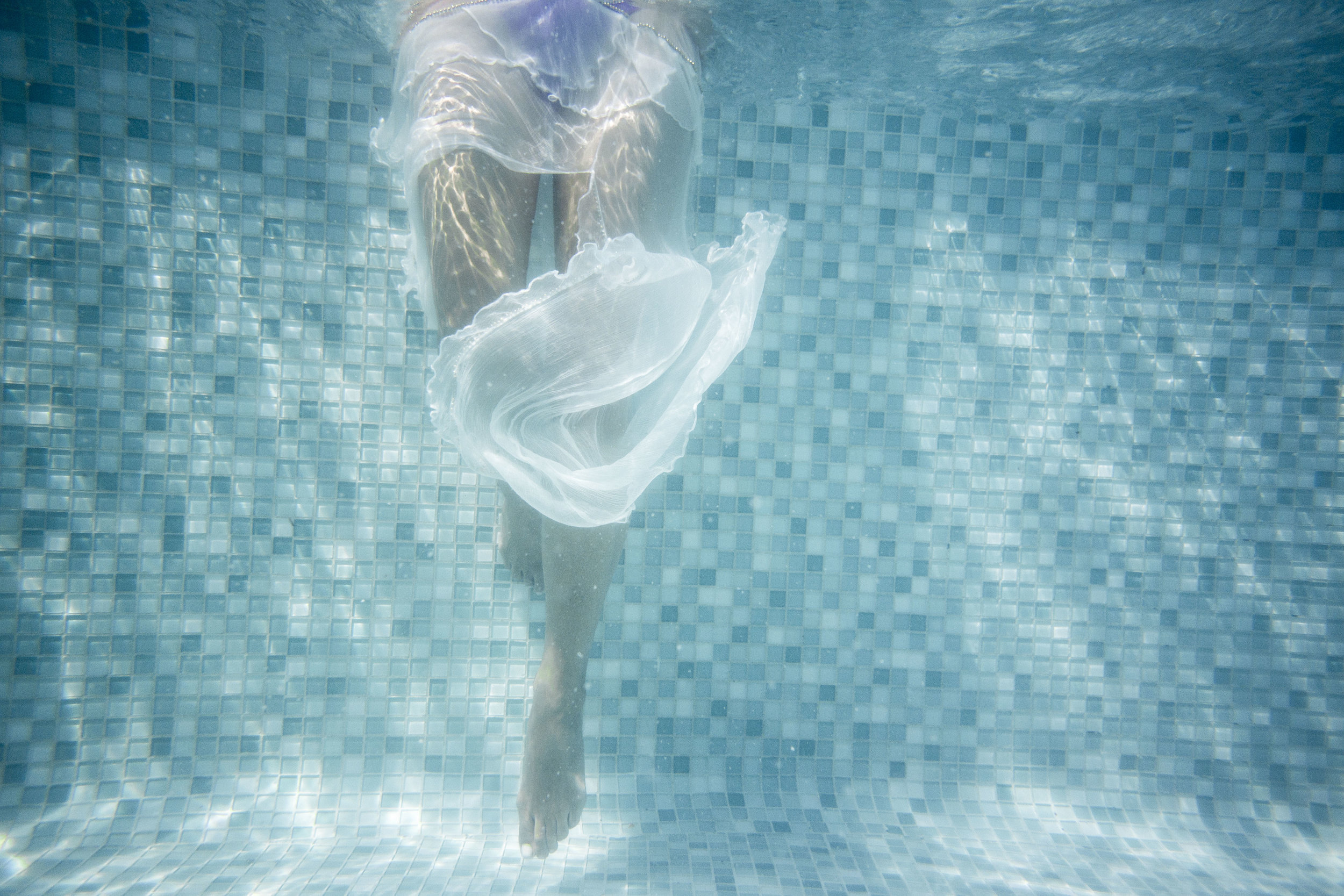 VID_NV_Sky_Garden_legs_underwater.jpg