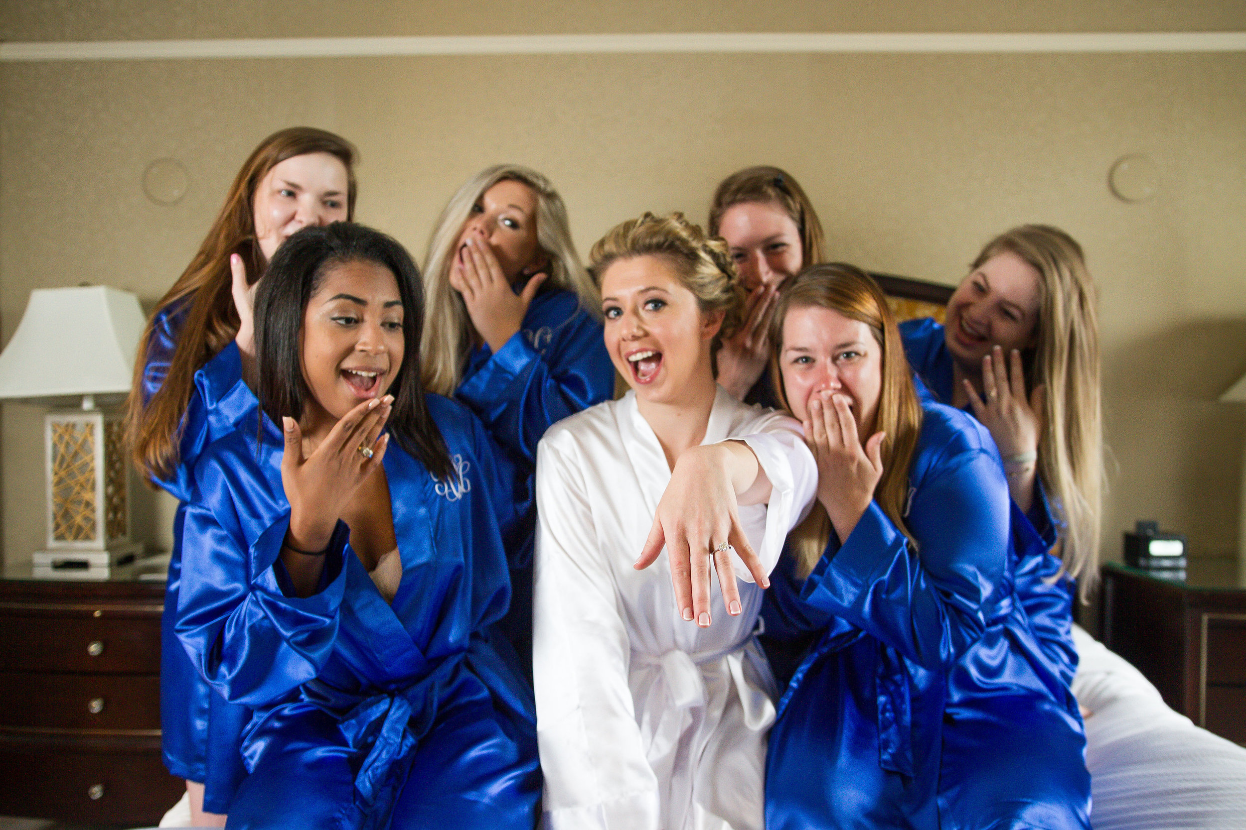 hotel-getting-ready-wedding-photo-ideas-with-bridesmaids