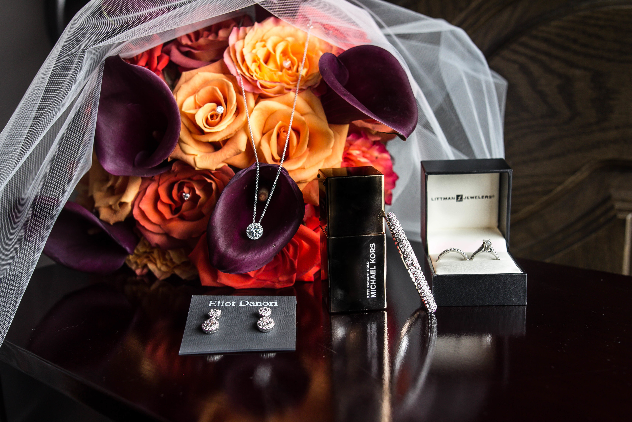 bridal-details-jewelry-florals-creative-wedding-photography