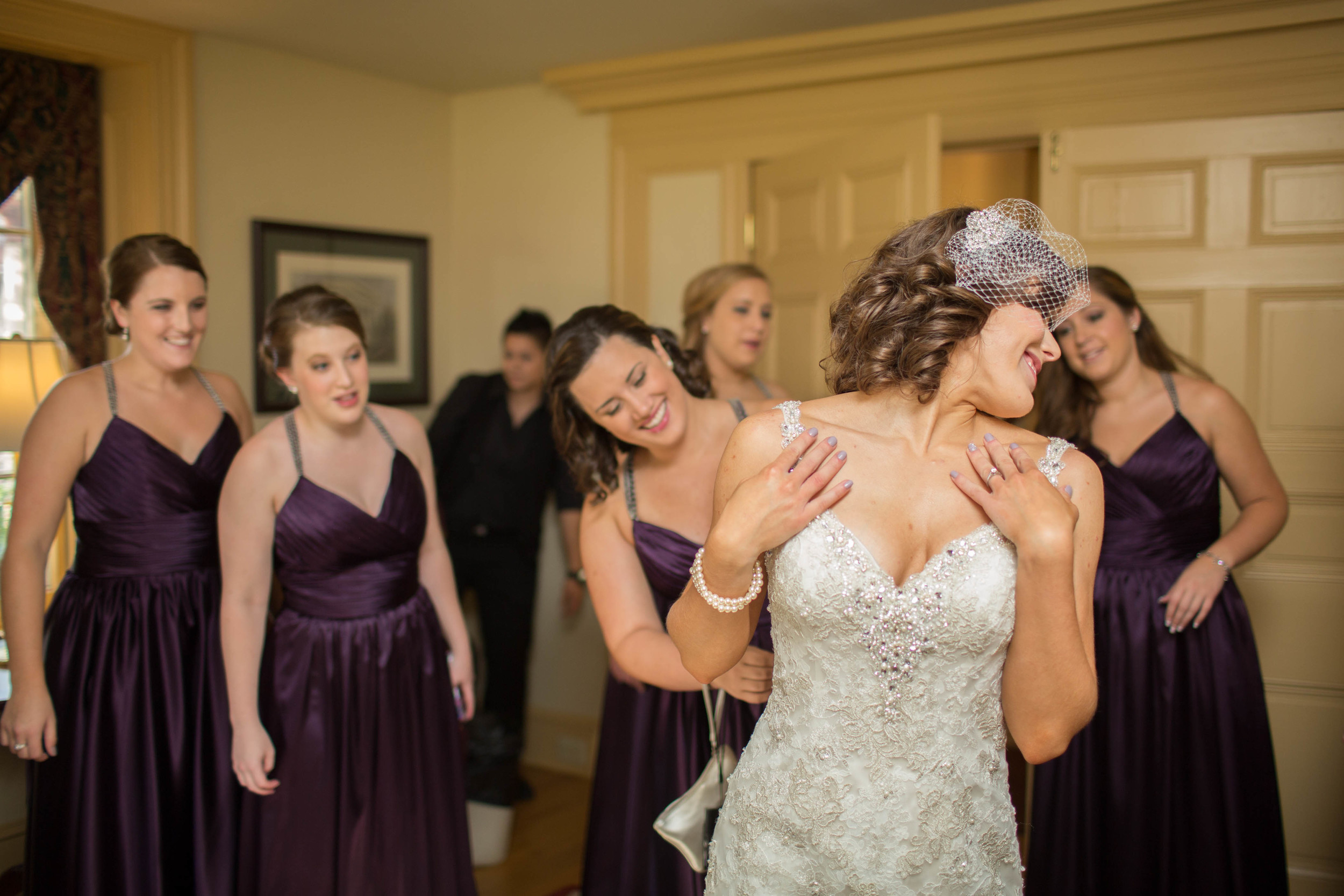 bridal-party-fun-getting-ready-photos