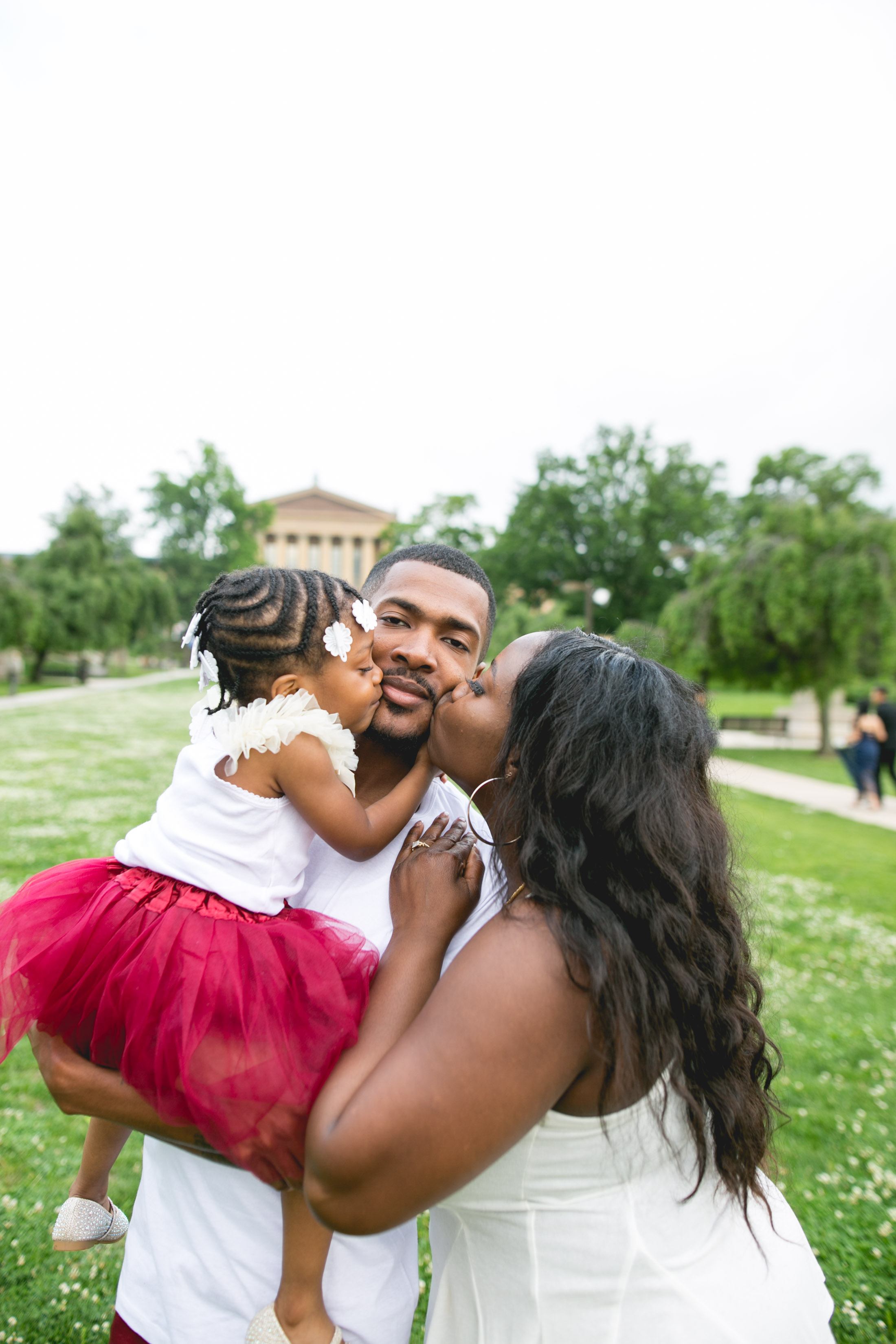 A Classic Philadelphia Museum of Art Engagement session by Swiger Photography