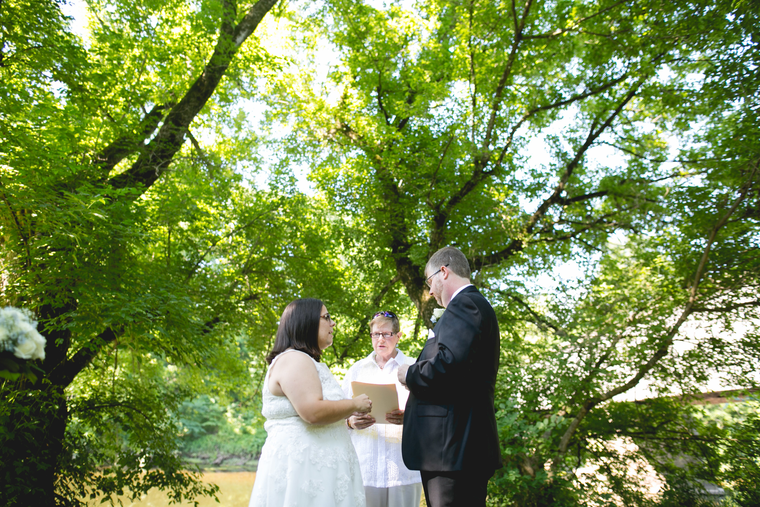 outdoor-wedding-ceremony-photos-pennsylvania