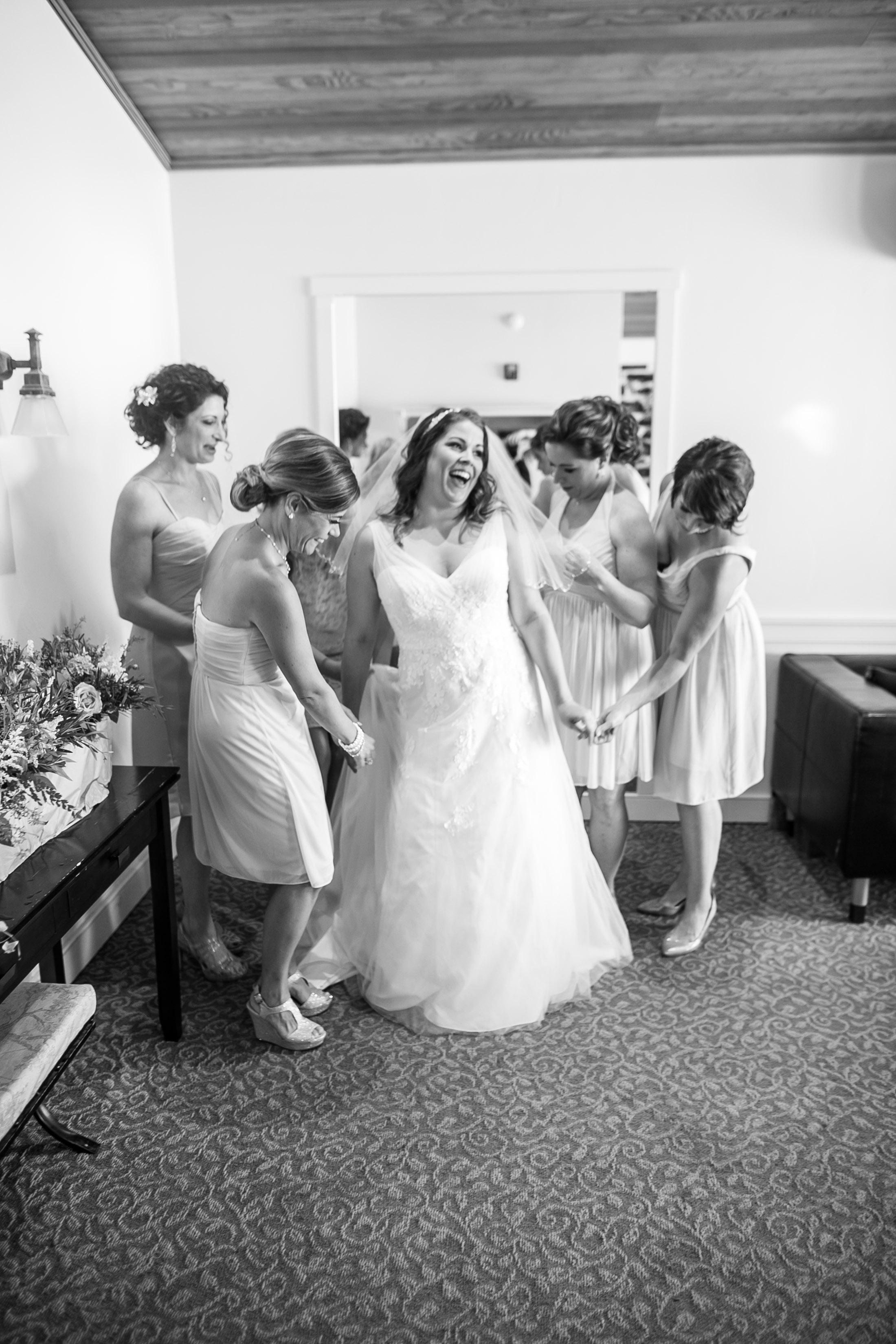 bridal-getting-ready-photo-ideas
