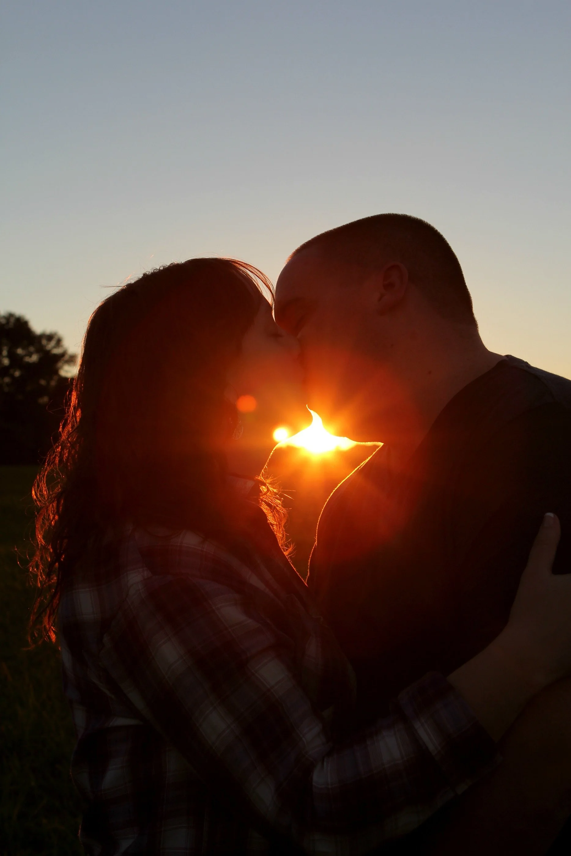 Stephanie and Dan had a gorgeous fall wedding and so for their engagement session, she wanted to capture all the gorgeous fall colors in the sunset! 
