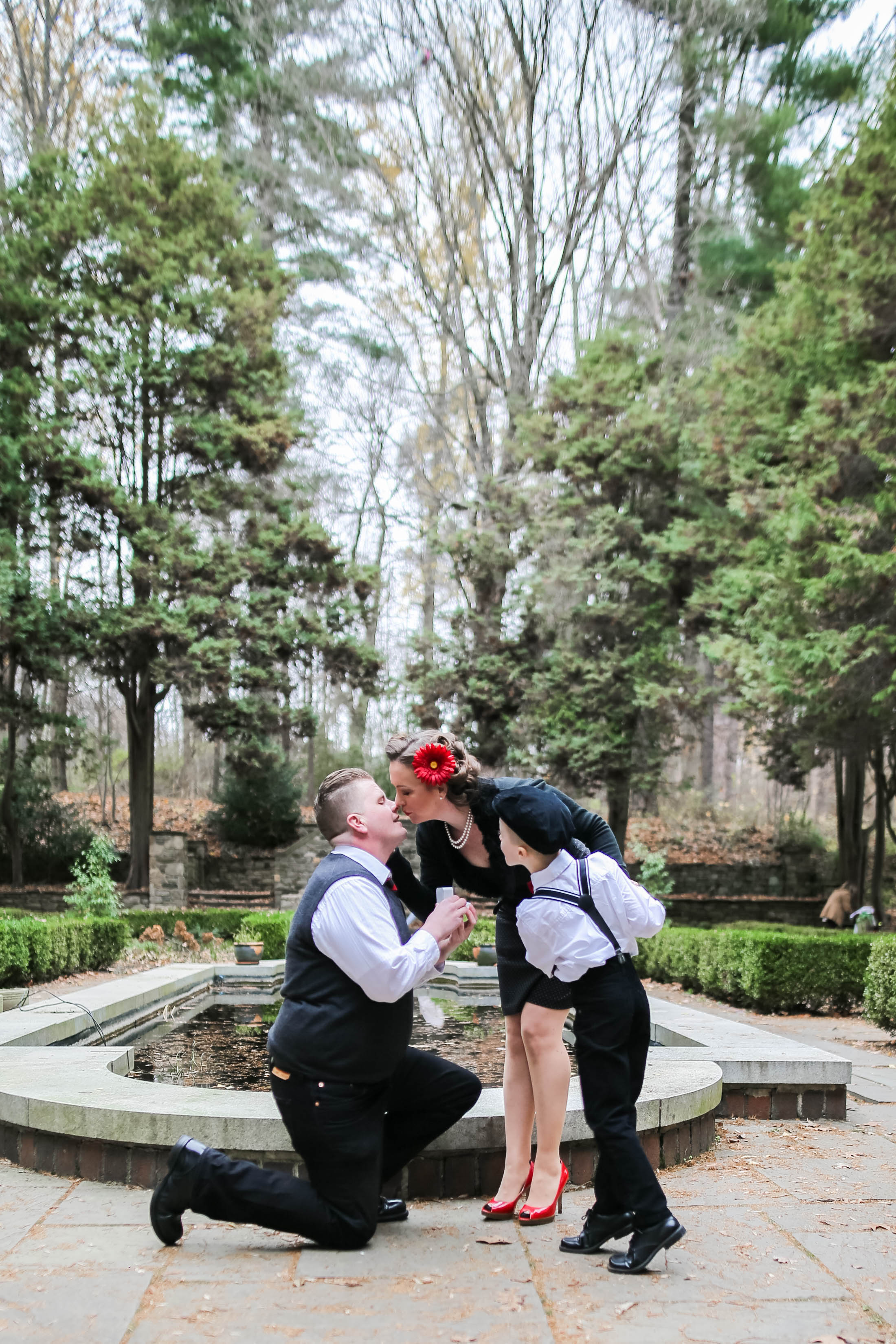 Heather and Simon had no idea where they wanted to do their engagement session and this sweet park I suggest was the perfect background for their style! 