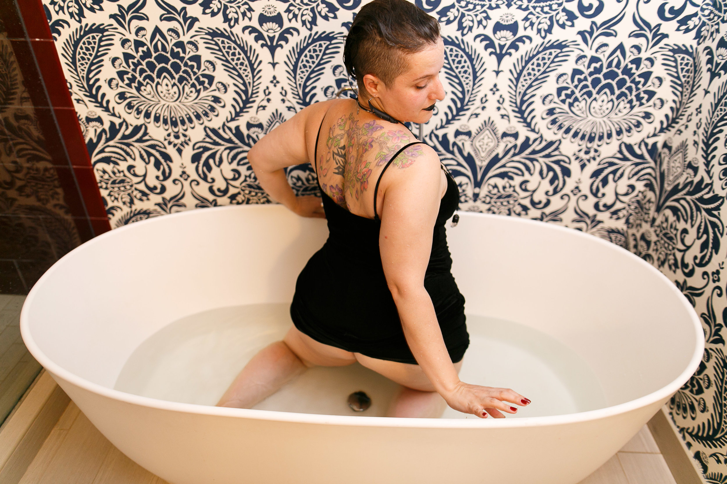 Glamorous Bathtub Boudoir Session at the Hotel Monaco Philadelphia 34