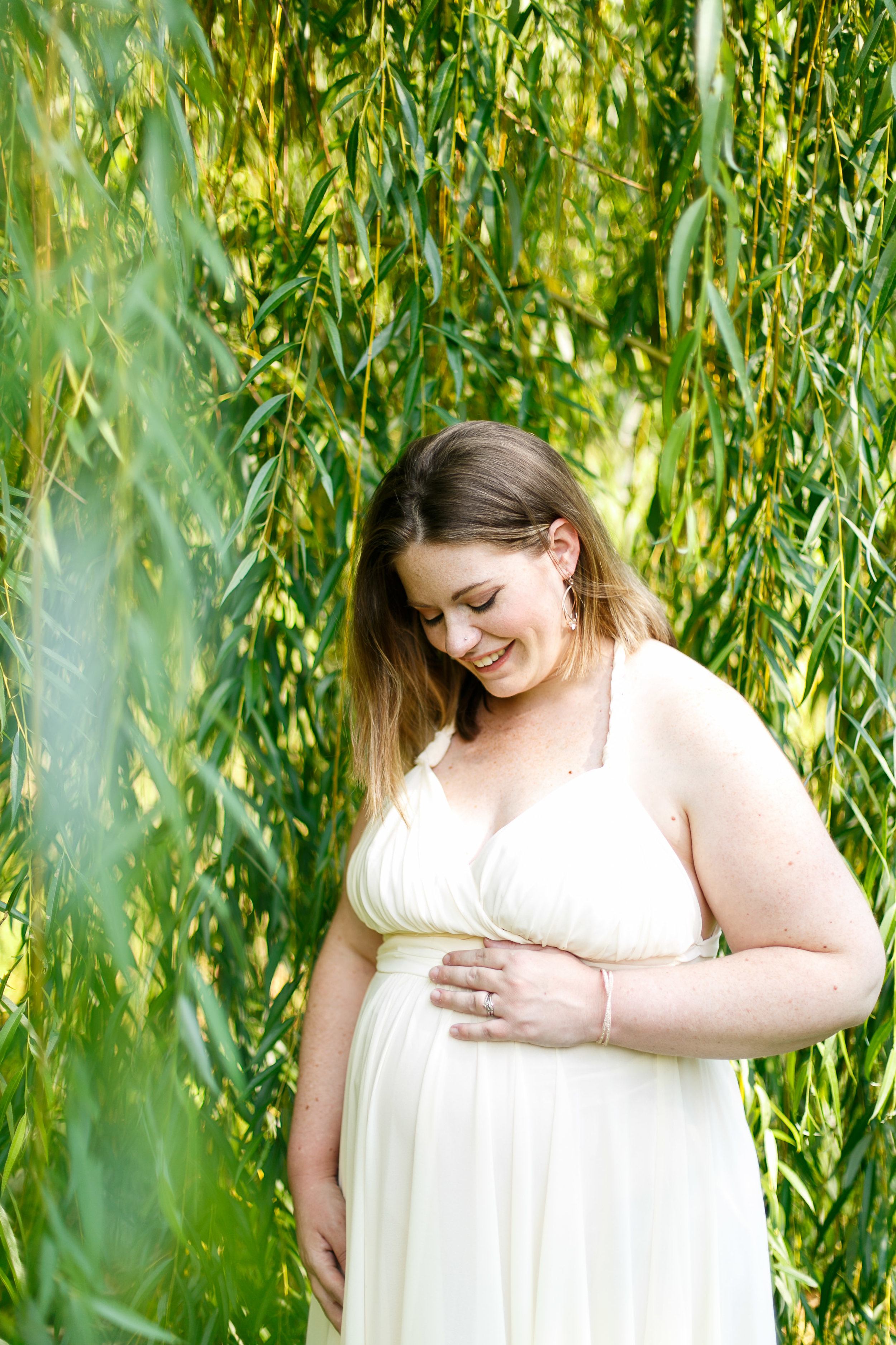 maternity-photoshoot-outdoor-vines-inspiration