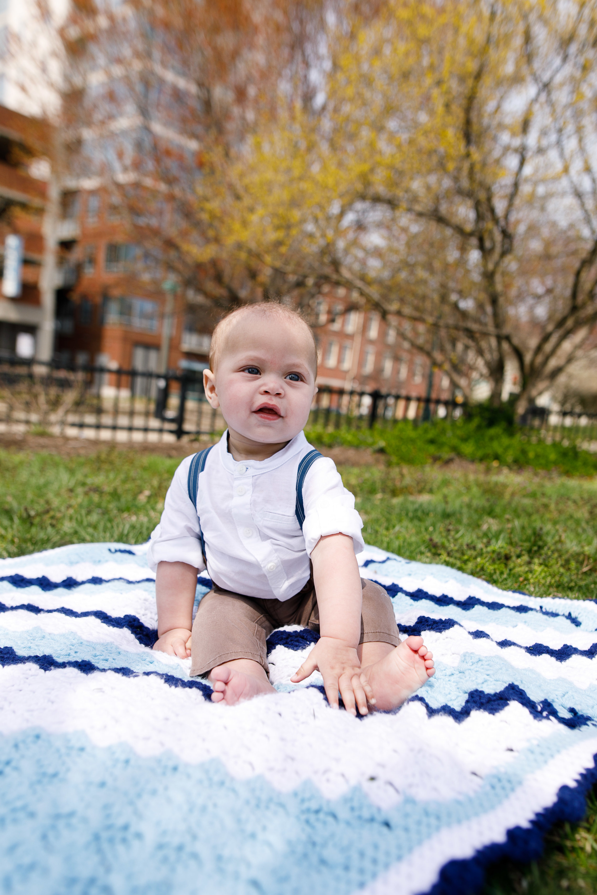 baby-photo-park-picnic-philadelphia-family-portraits