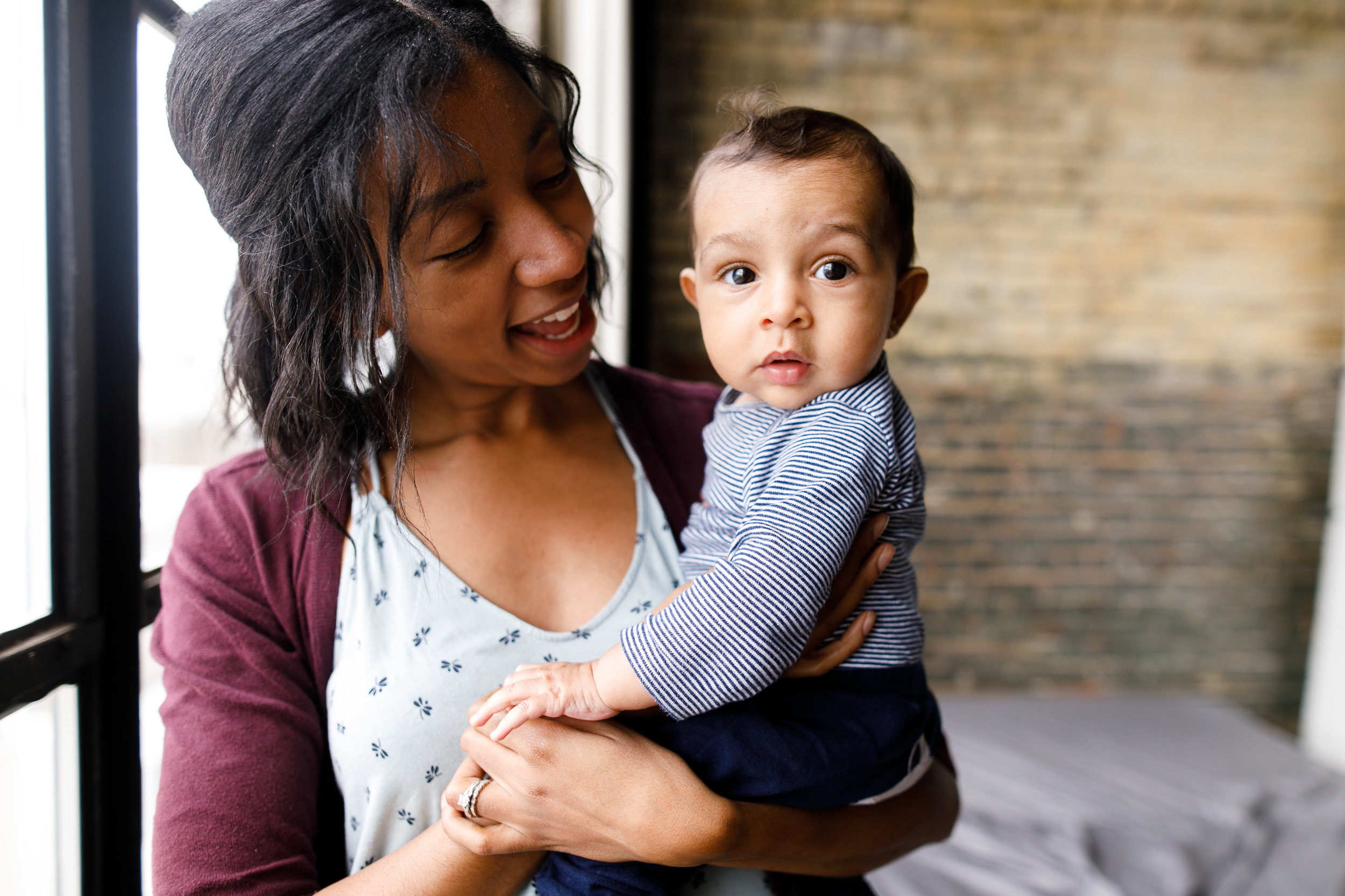 loft-studio-mother-and-baby-cozy-photo-session