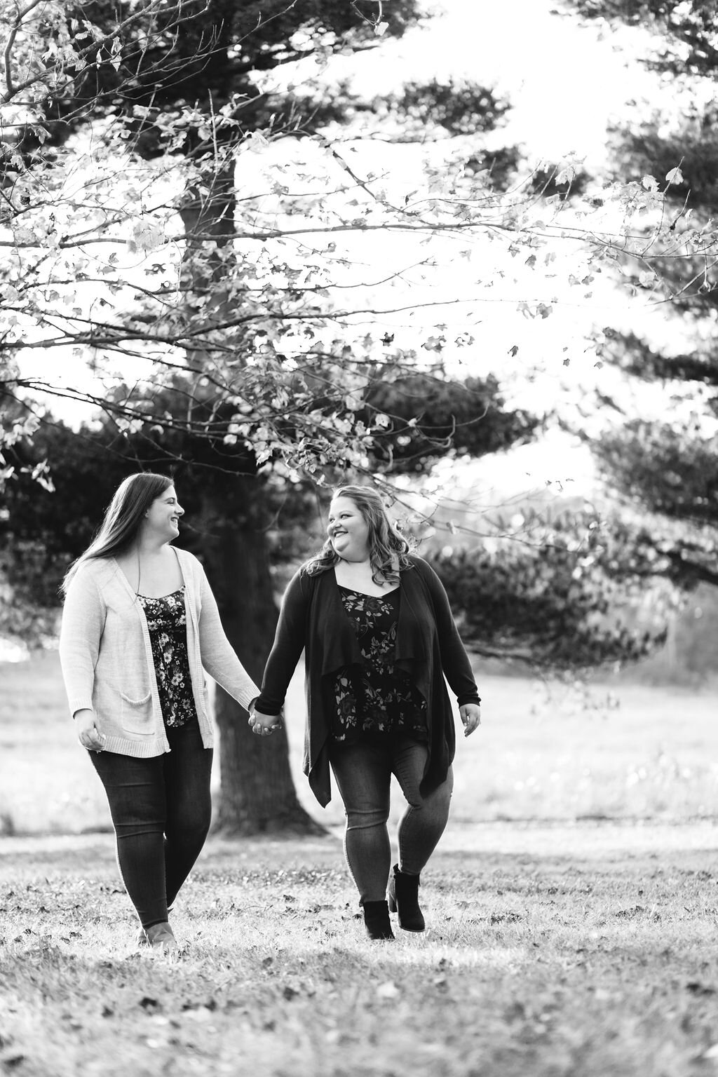 Valley Forge Park Fall Lesbian Engagement Session 12.jpg