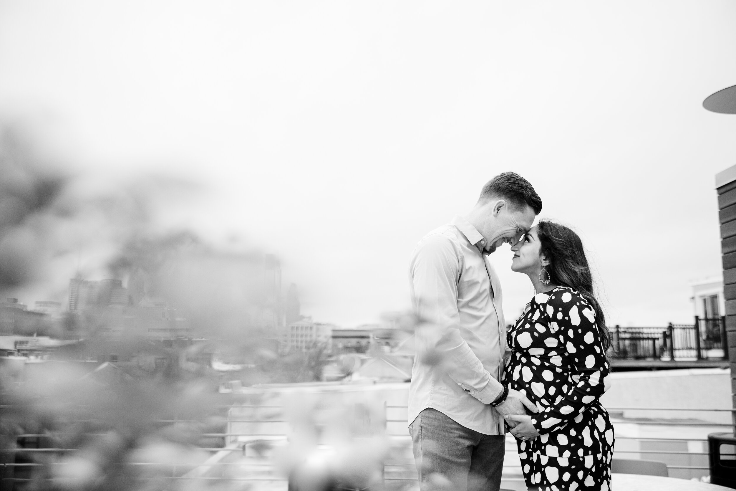 Rooftop-Philly-Glam-Maternity-Session-Bridge-On-Race-Old-City6.jpg