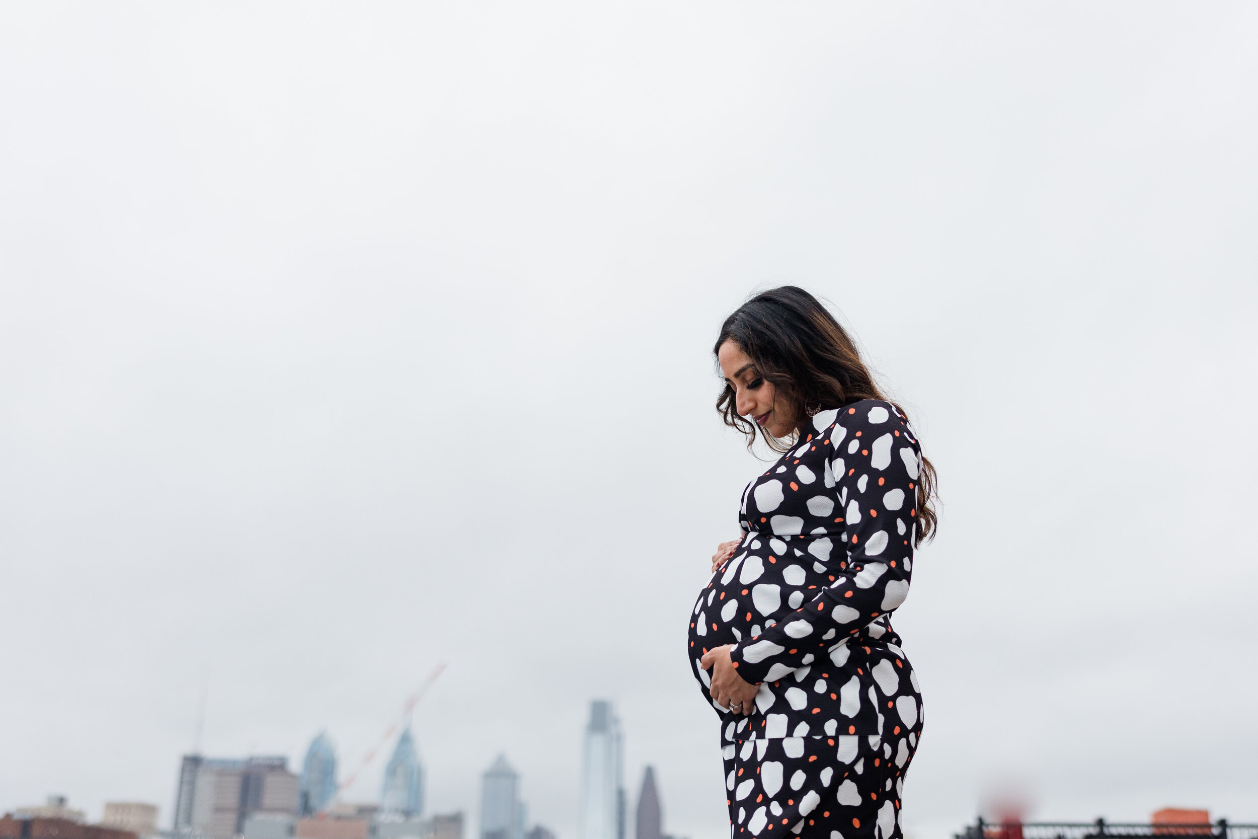Rooftop-Philly-Glam-Maternity-Session-Bridge-On-Race-Old-City8.jpg