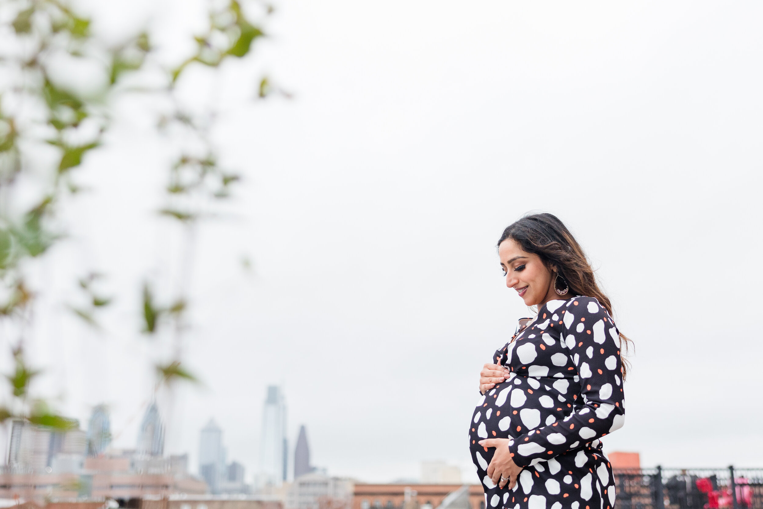 Rooftop-Philly-Glam-Maternity-Session-Bridge-On-Race-Old-City9.jpg
