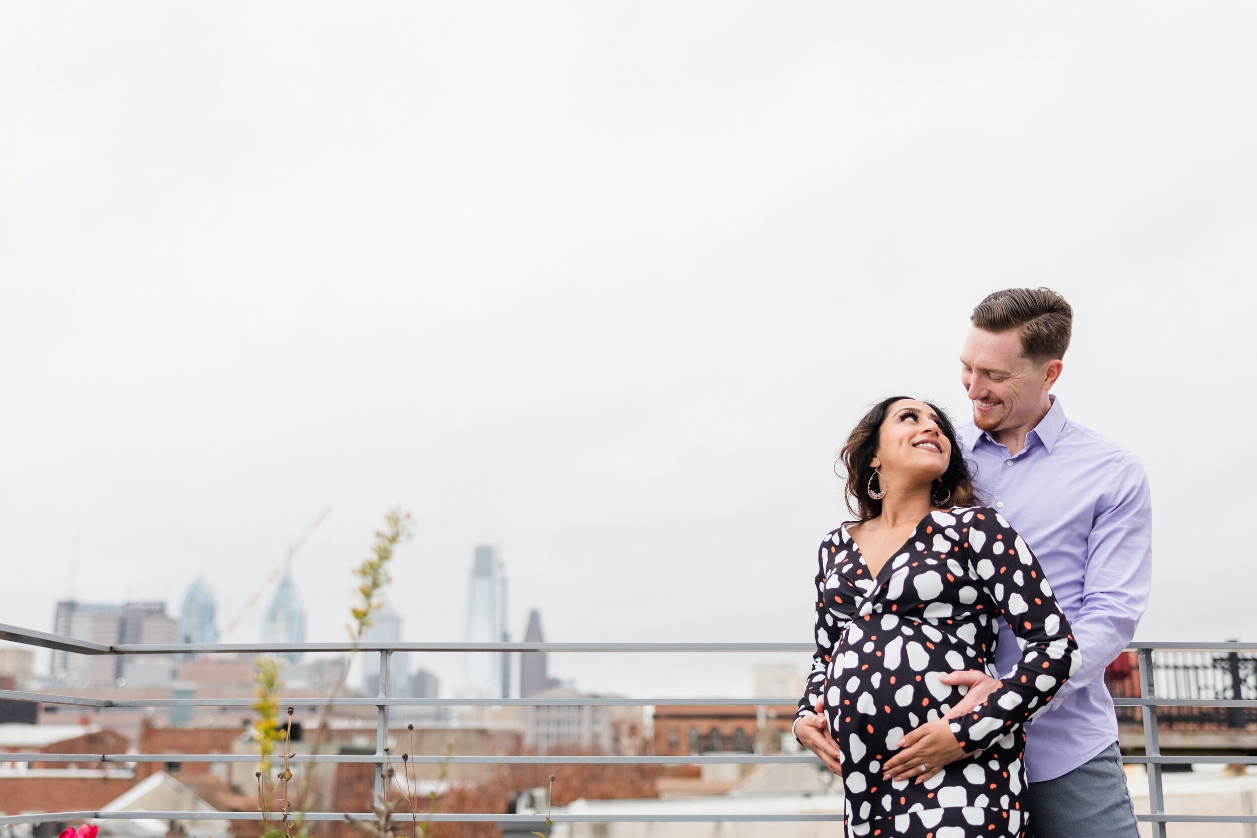Rooftop-Philly-Glam-Maternity-Session-Bridge-On-Race-Old-City12.jpg