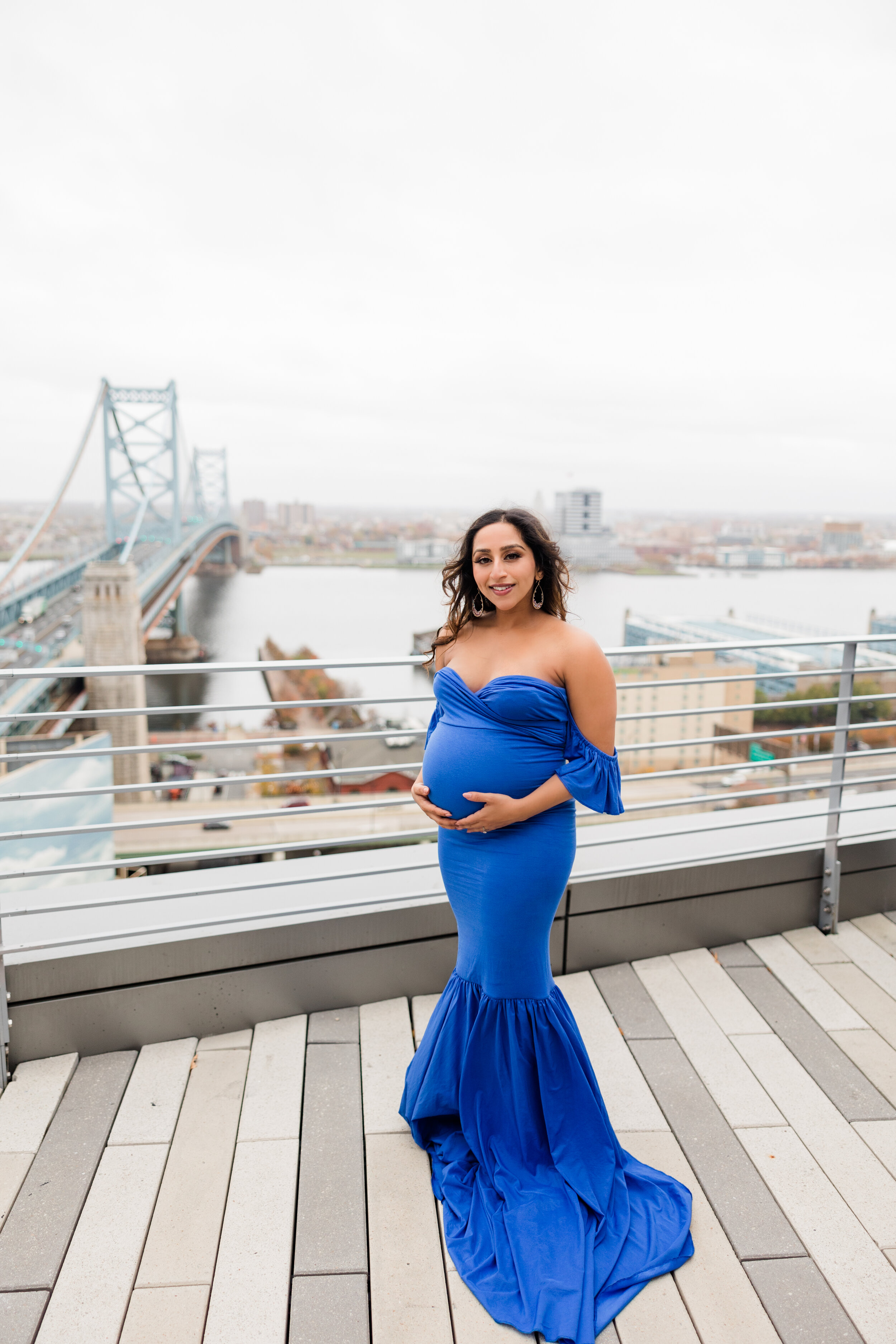 Rooftop-Philly-Glam-Maternity-Session-Bridge-On-Race-Old-City15.jpg