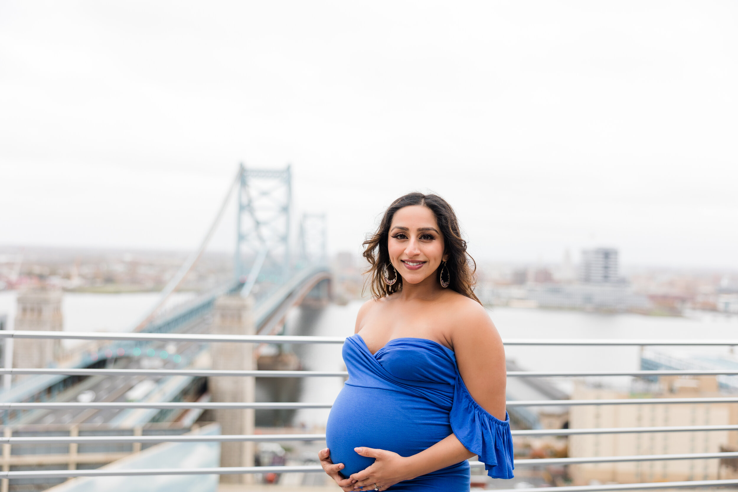 Rooftop-Philly-Glam-Maternity-Session-Bridge-On-Race-Old-City16.jpg