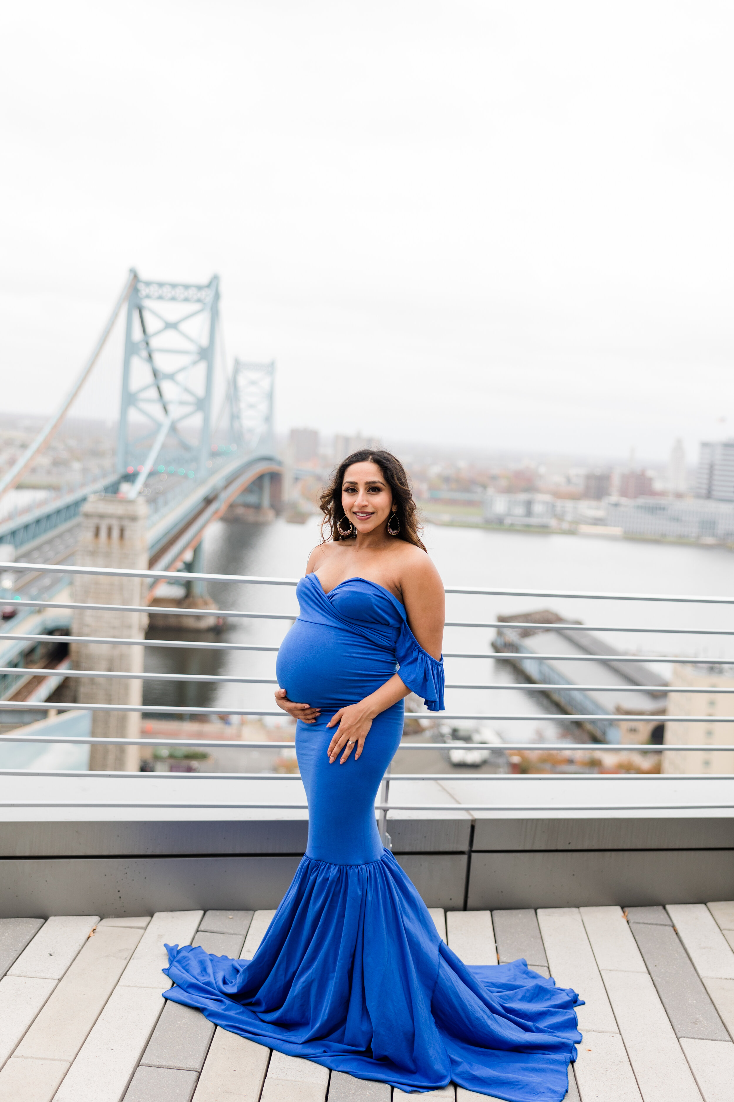 Rooftop-Philly-Glam-Maternity-Session-Bridge-On-Race-Old-City17.jpg