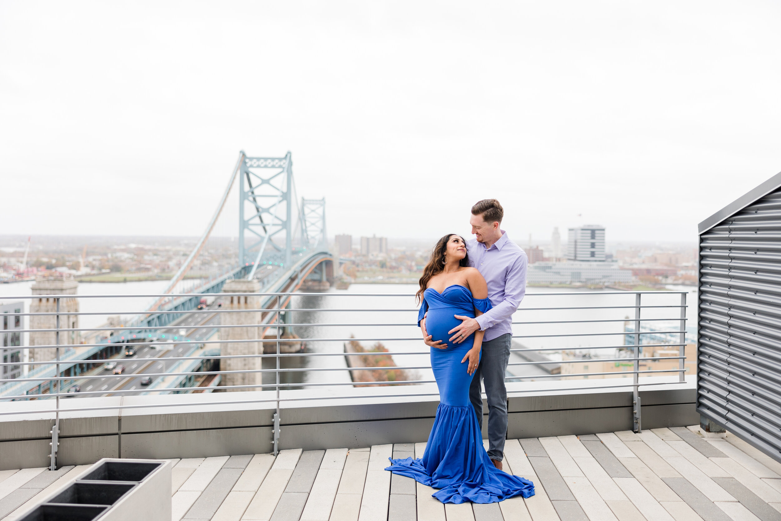 Rooftop-Philly-Glam-Maternity-Session-Bridge-On-Race-Old-City19.jpg