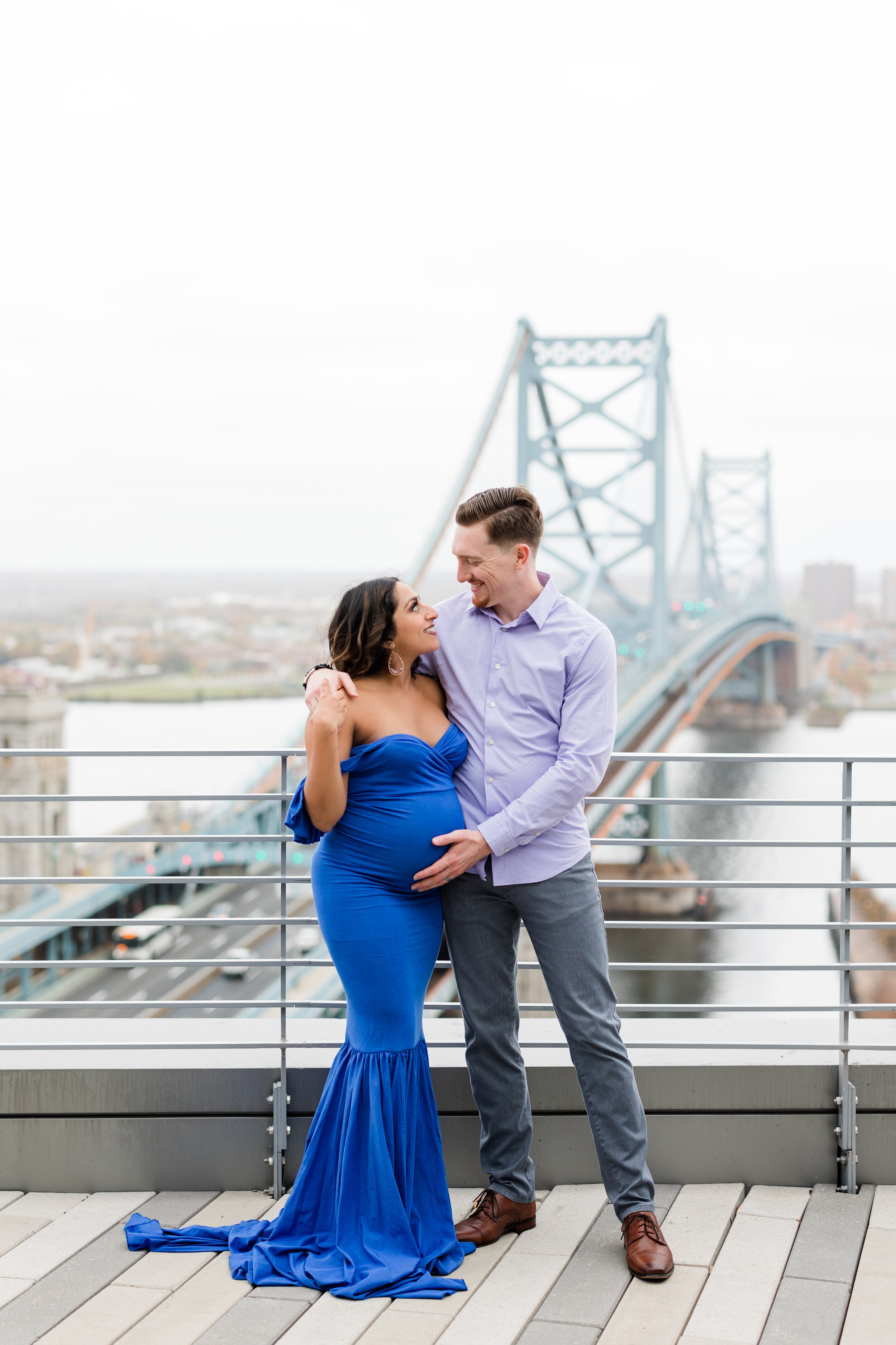 Rooftop-Philly-Glam-Maternity-Session-Bridge-On-Race-Old-City22.jpg