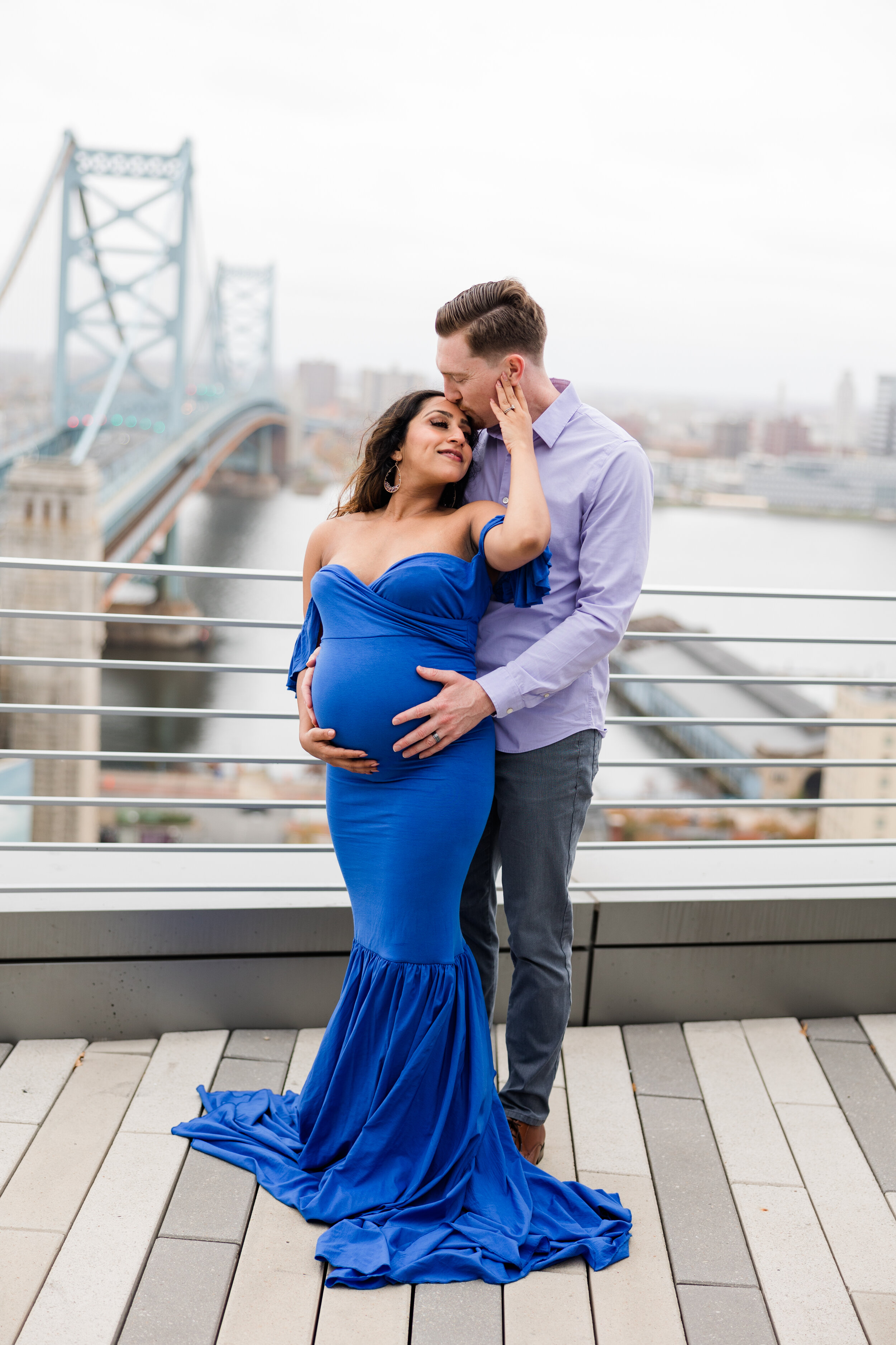 Rooftop-Philly-Glam-Maternity-Session-Bridge-On-Race-Old-City21.jpg