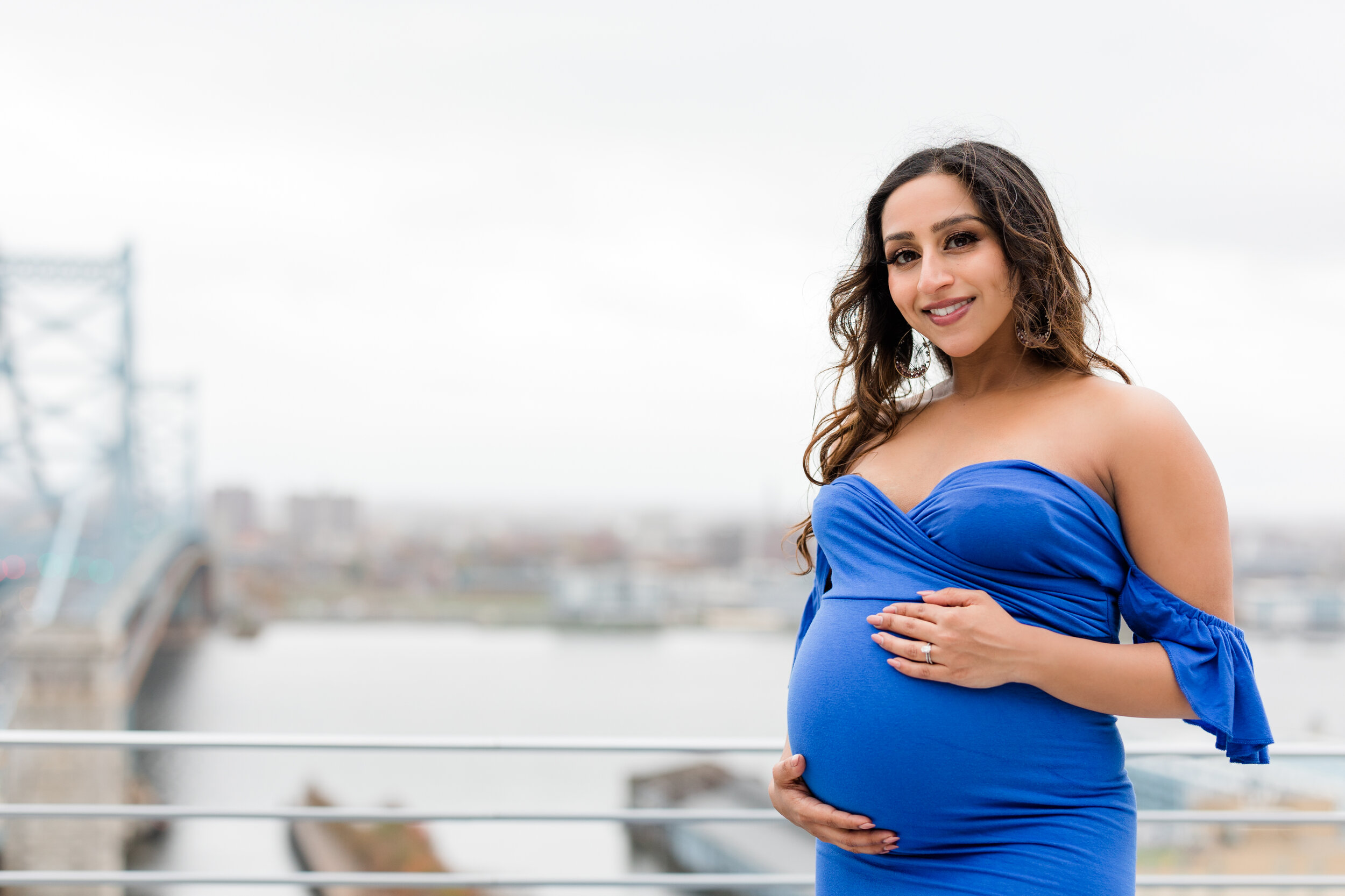 Rooftop-Philly-Glam-Maternity-Session-Bridge-On-Race-Old-City24.jpg