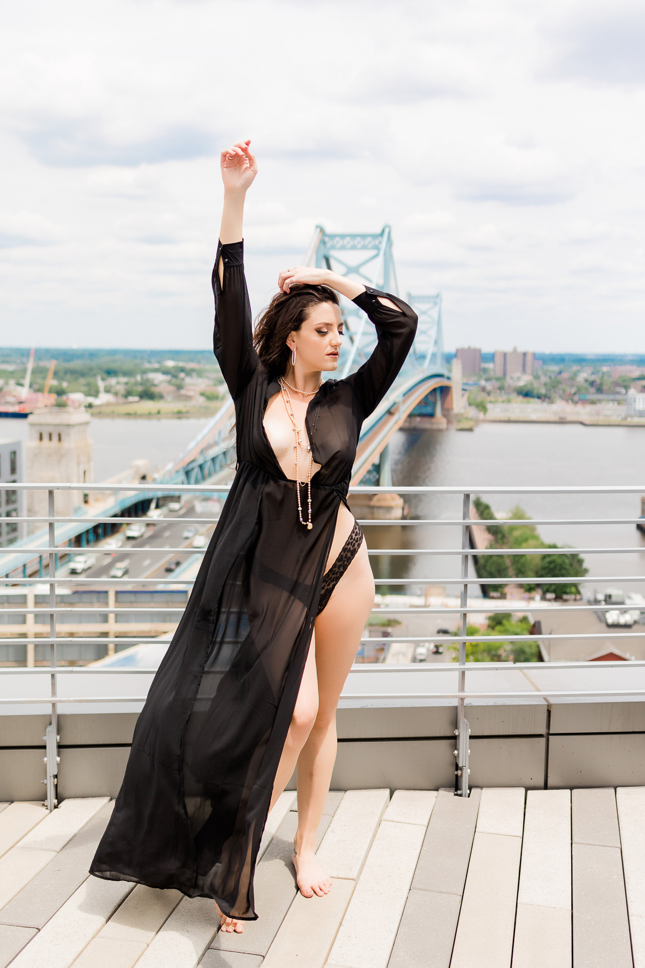 rooftop-boudoir-photography-standing-pose-inspiration