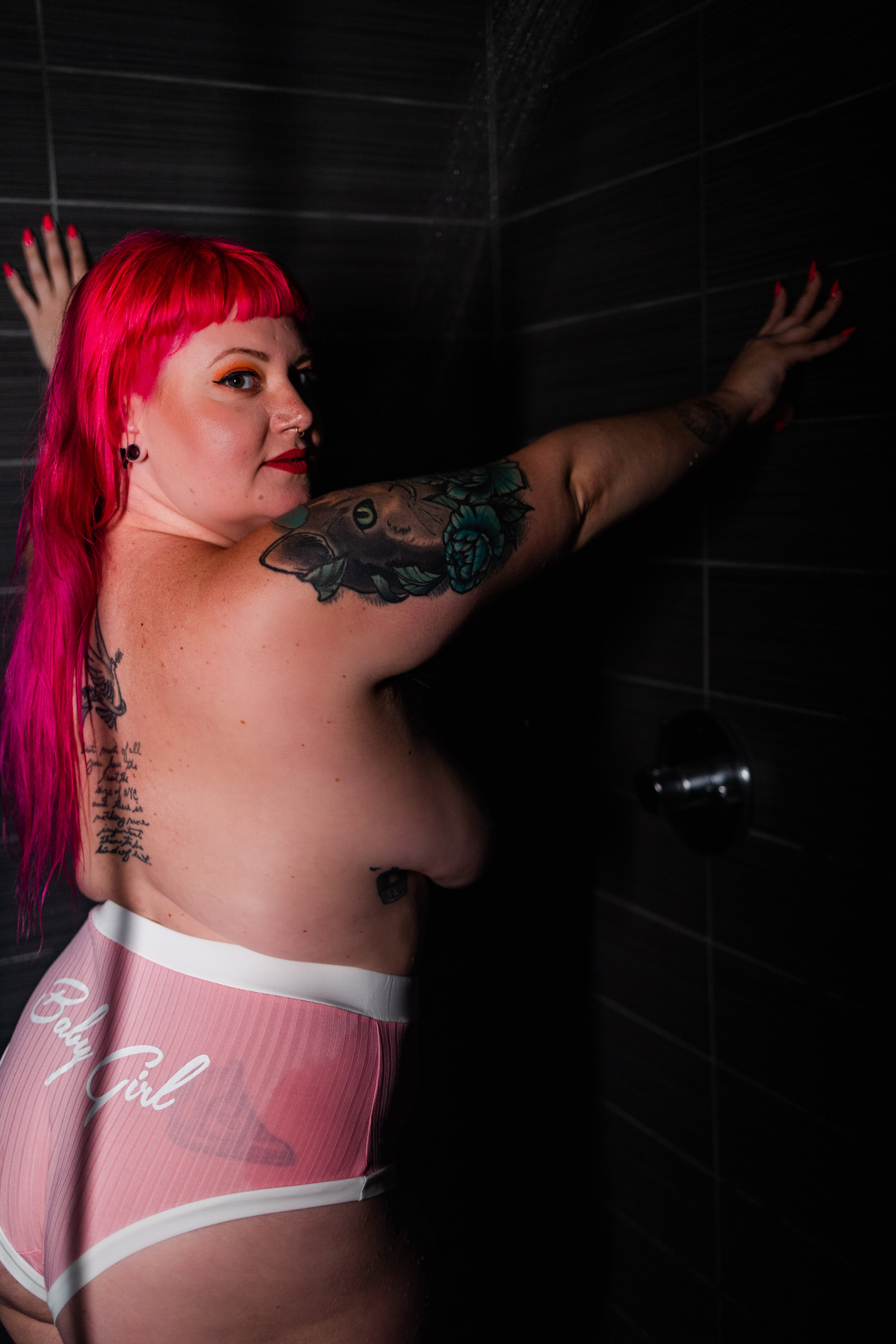 sexy-shower-boudoir-dramatic-moody-tattooed-model