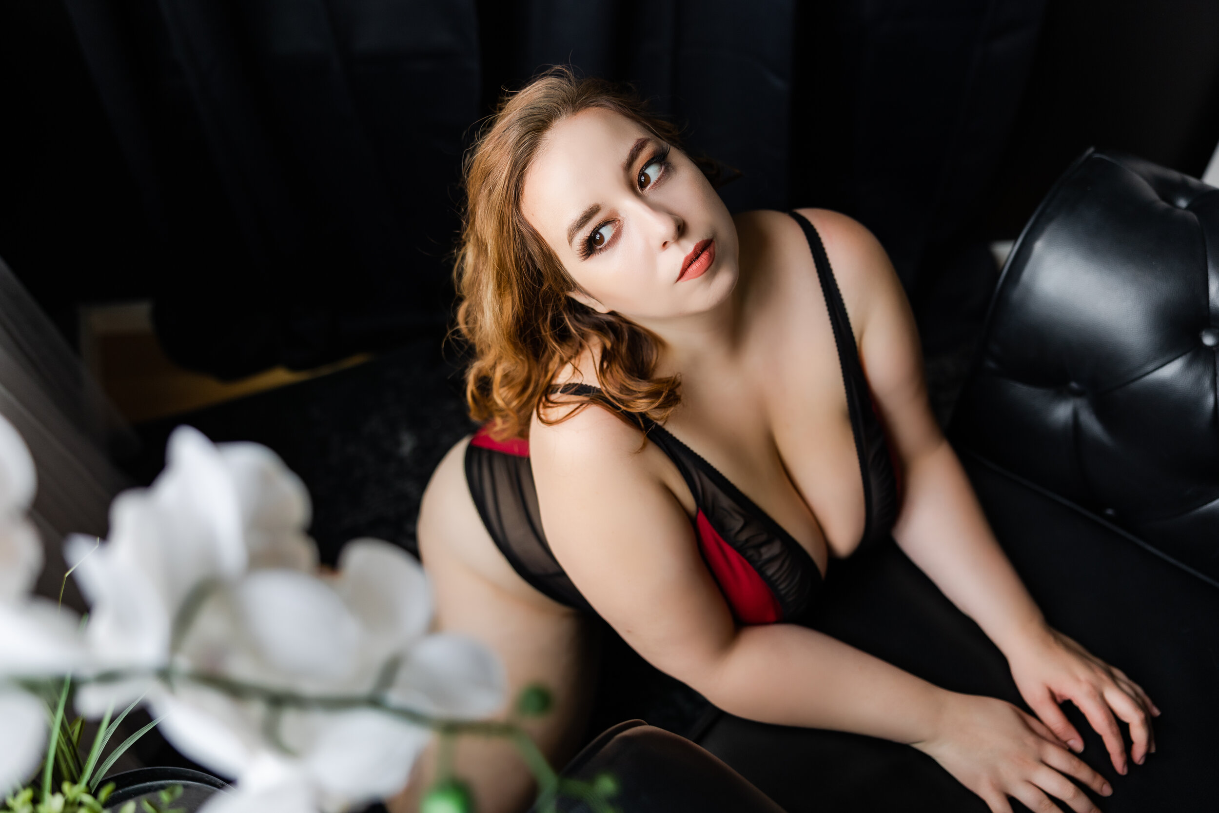 curvy-bodysuit-photo-dramatic-boudoir-inspiration