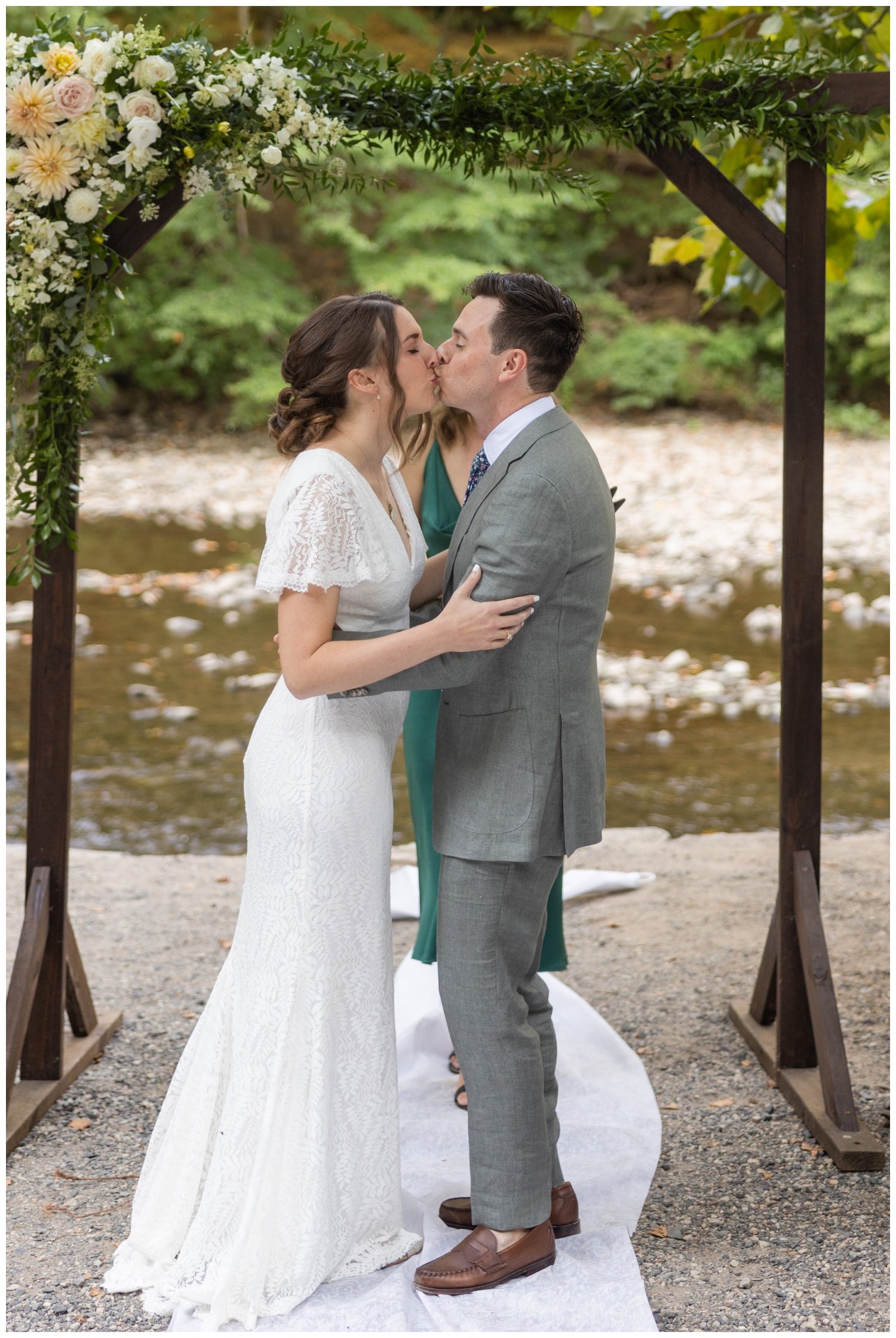 Valley-Green-Inn-Philadelphia-Wissahickon-Park-Summer-Elopement-Intimate-Wedding-4