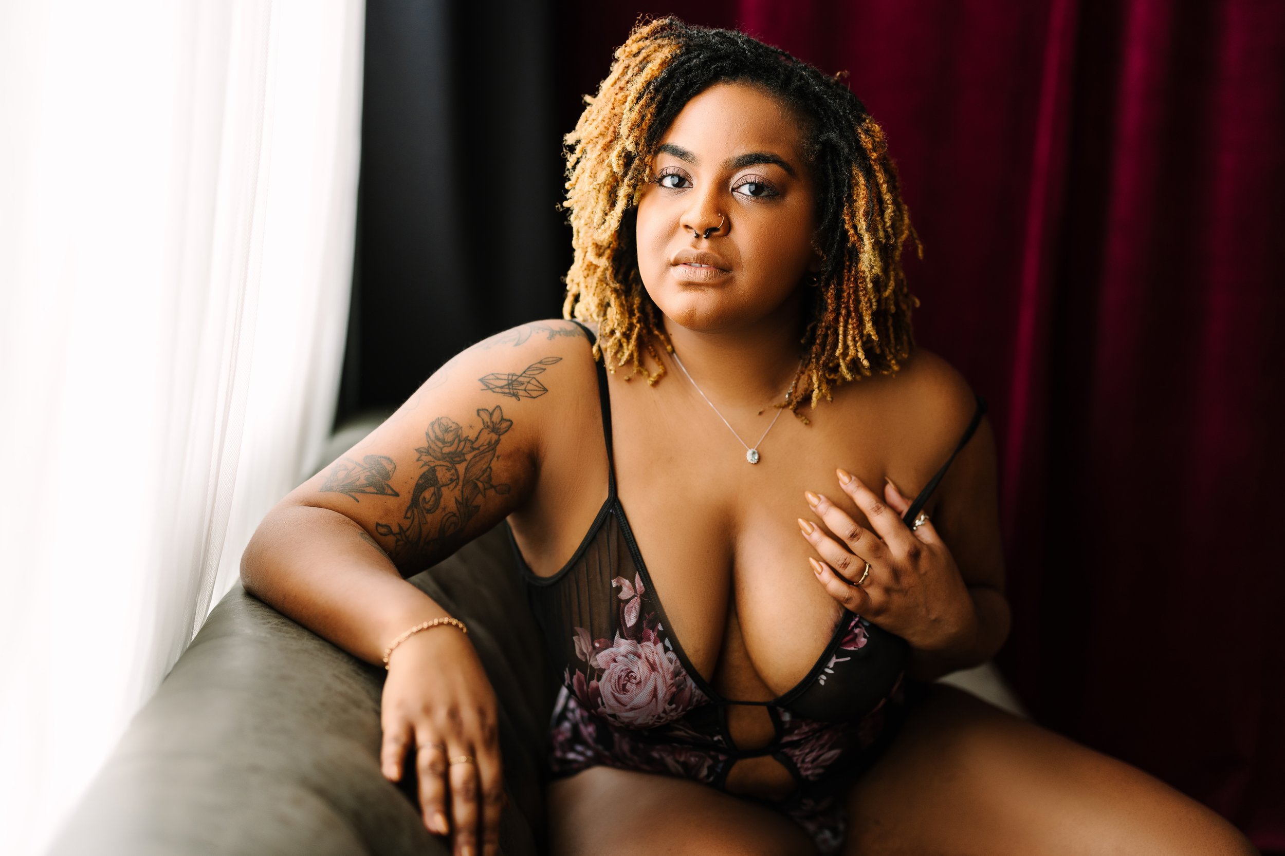 Boudoir-body-positive-queer-photographer-Jourdan-10.jpg