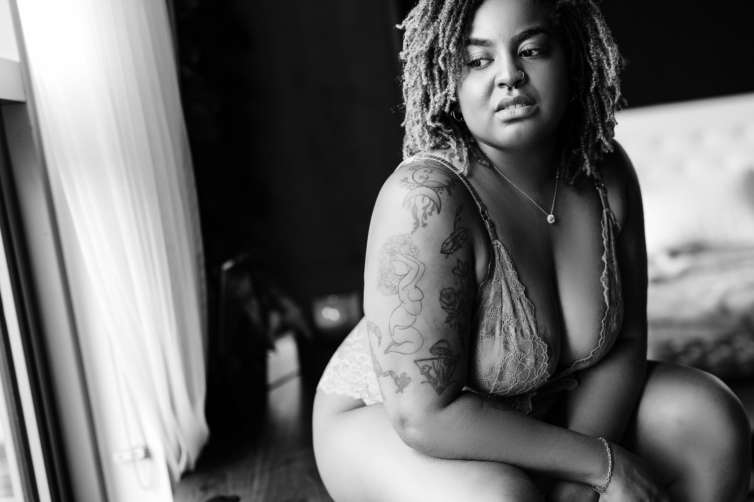 Boudoir-body-positive-queer-photographer-Jourdan-19.jpg