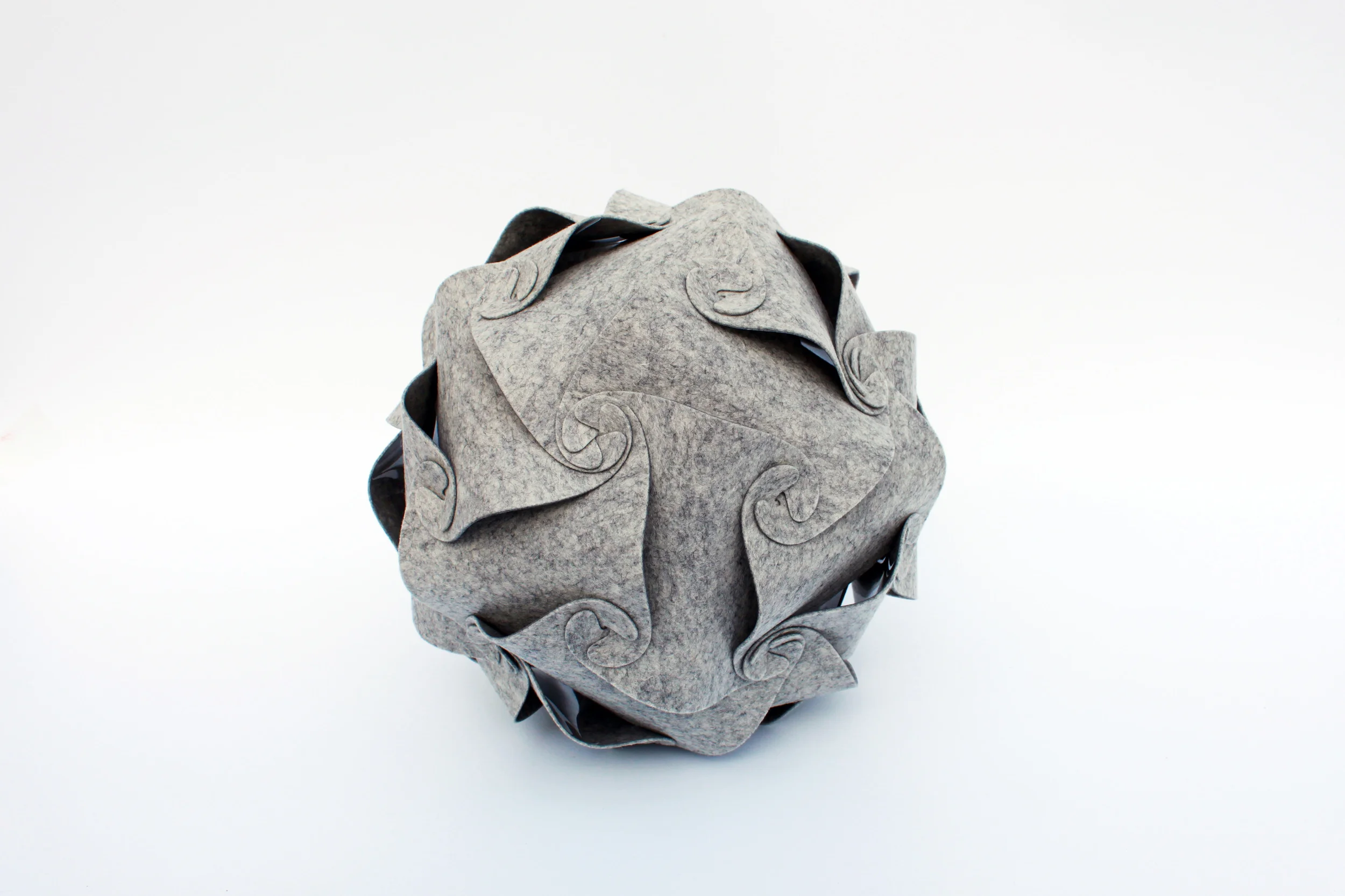 Senfina Design lamp in grijs.jpg