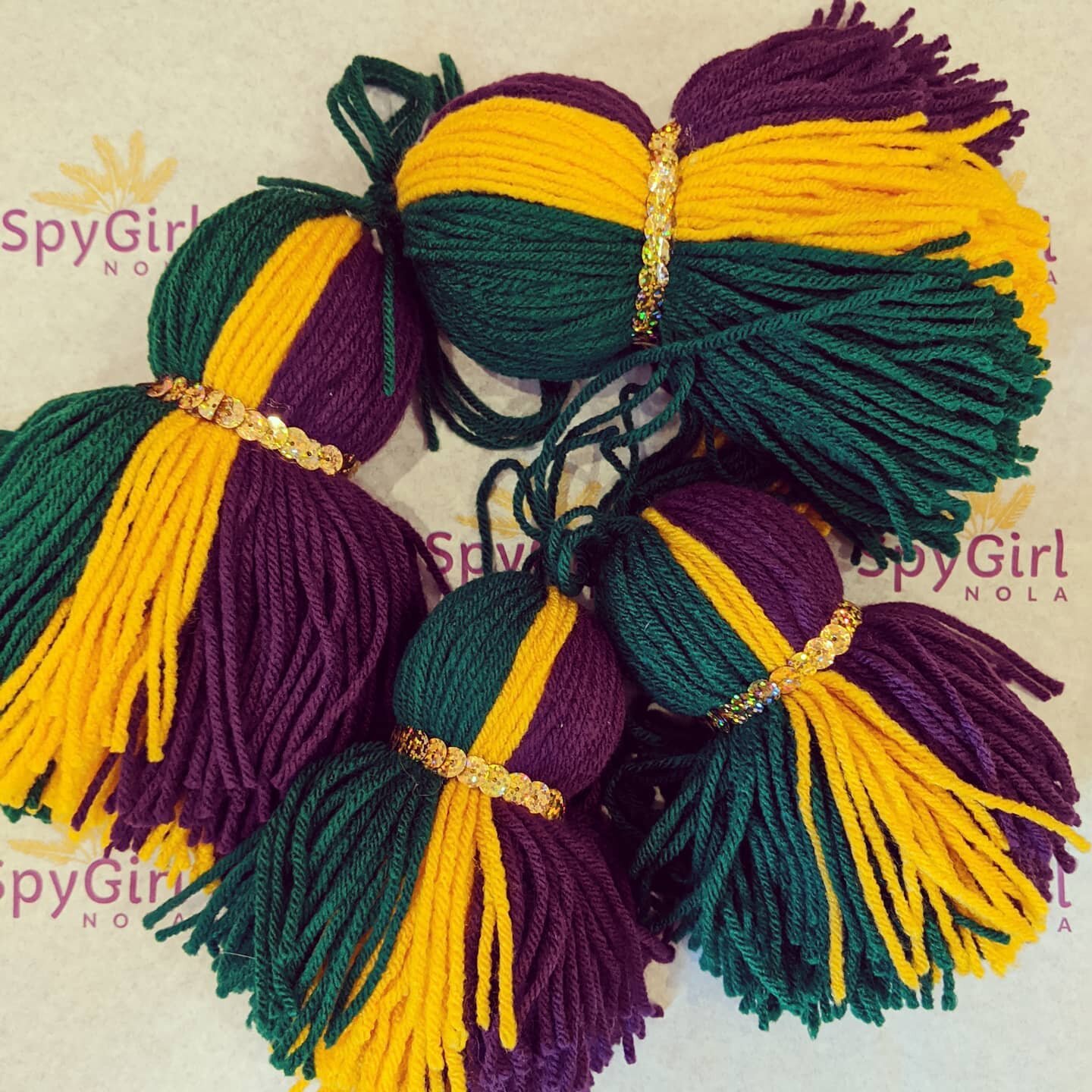 Oh yes. I am still here. Coming in sparkly! 💜💚💛

#eatsleepparaderepeat #majoretteboots #mardigras #neworleans #onlylouisiana #carnival #tassels #shopsmall #localstyle #purplegreengold #paradeathome #yardigras #mardigrasartist