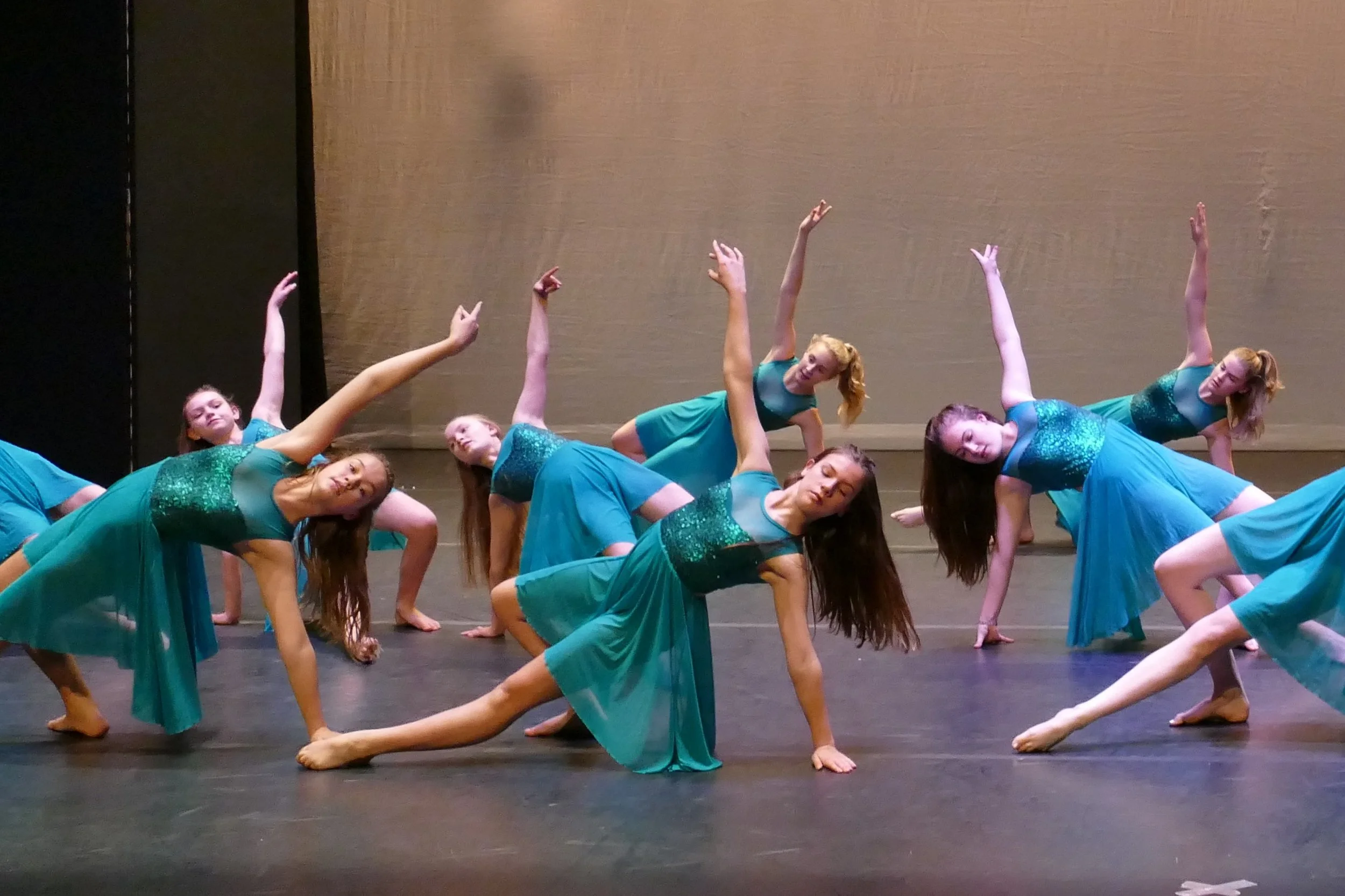     

 
   Saffron Walden County High School put on their yearly Dance show on 4th December , Musicals &amp; Mixers .Dance club danced a very  upbeat number to ‘Ease On Down The Road’ and the older Pure Rhythm Students performed  a lyrical number to