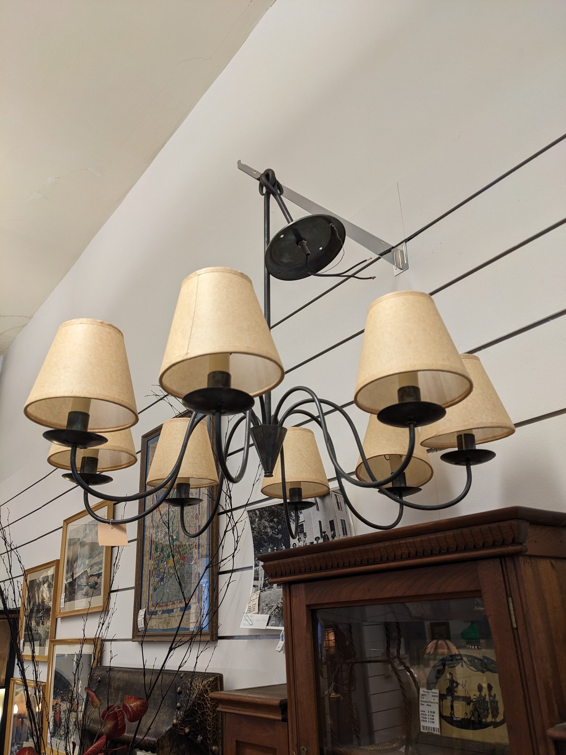 Farmhouse/Colonial 8-Light Chandelier