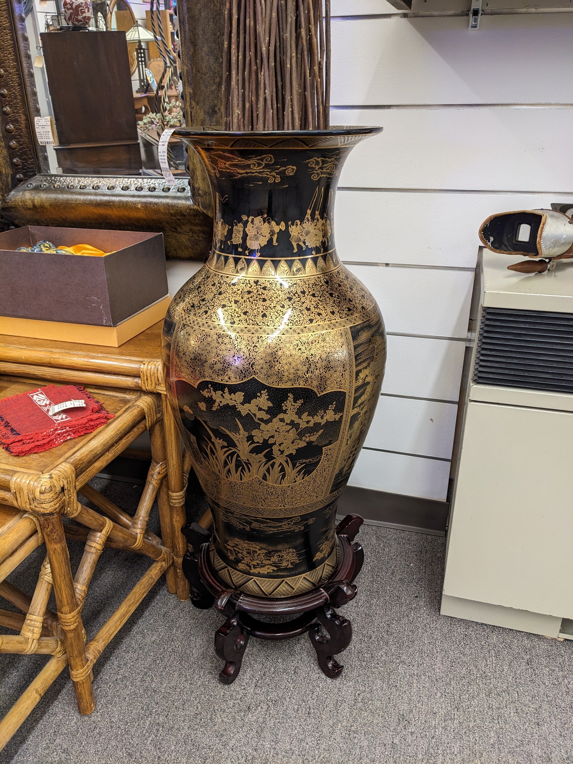 2Pc Chinese Black Gilt Baluster w/ Stand