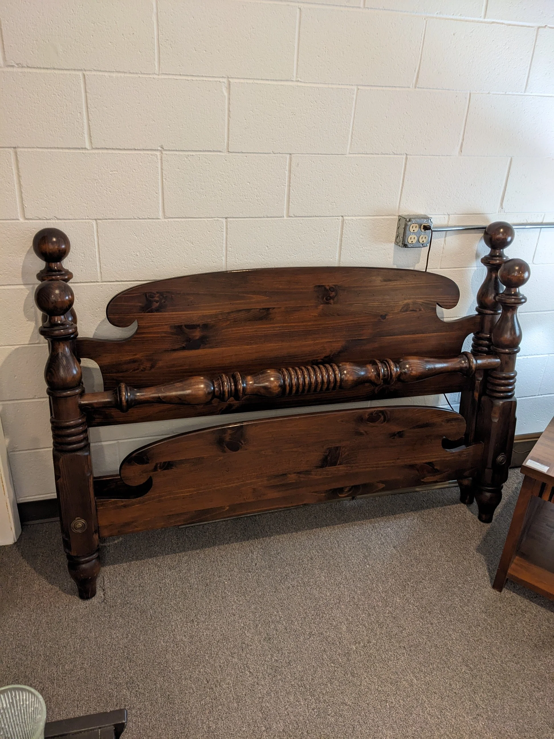 Ethan Allen Queen Old Tavern Cannonball Bed