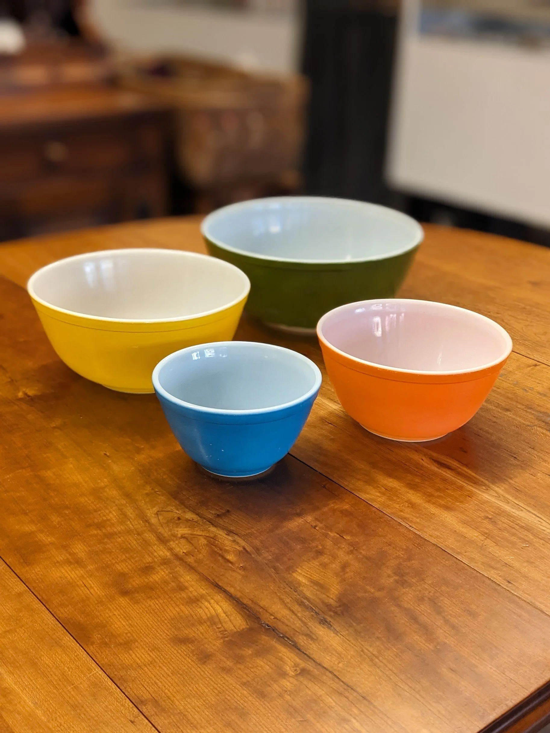 Lot (4) Pyrex Mixing Bowls