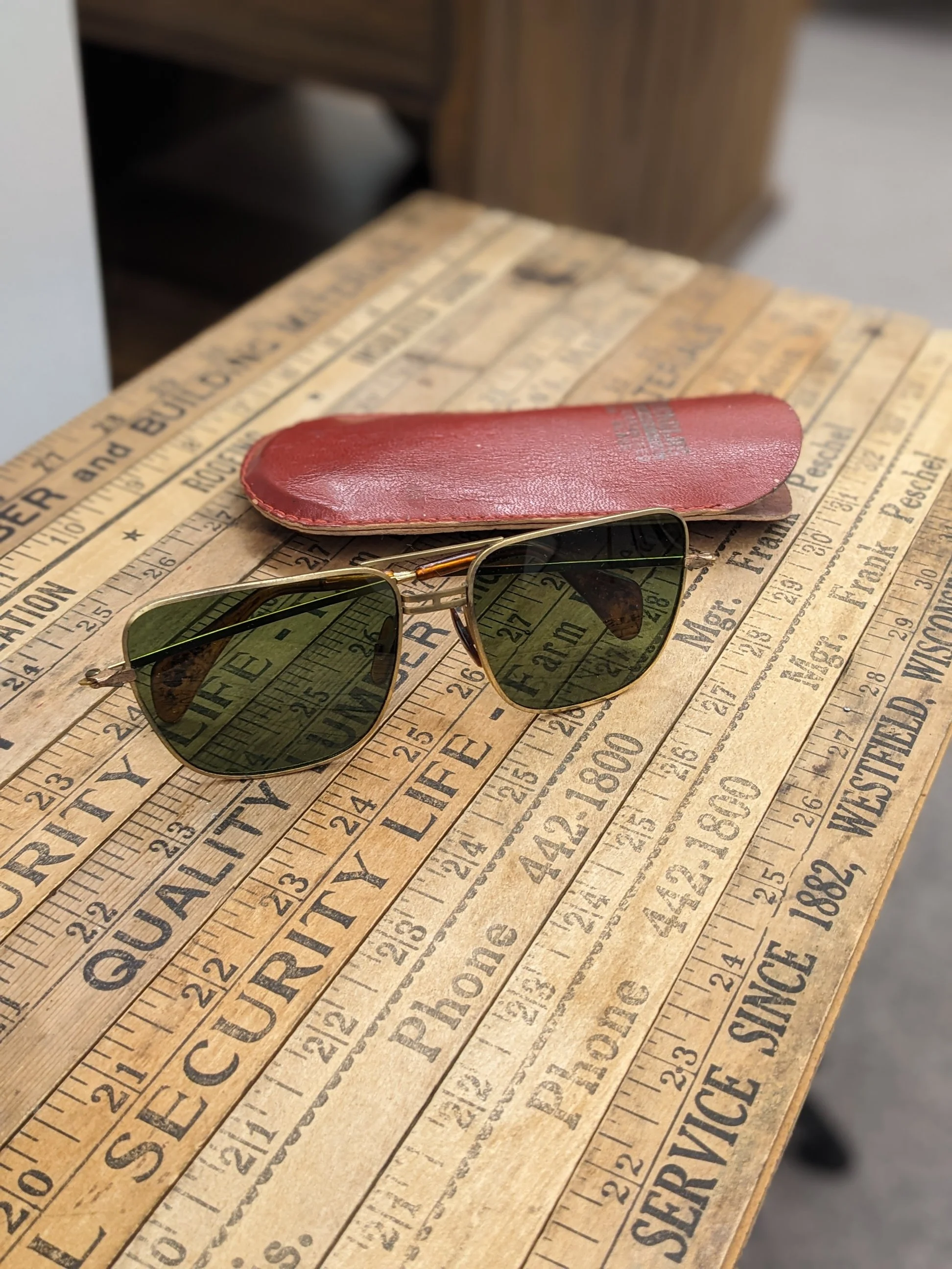 Vintage Aviator Sunglasses with Case