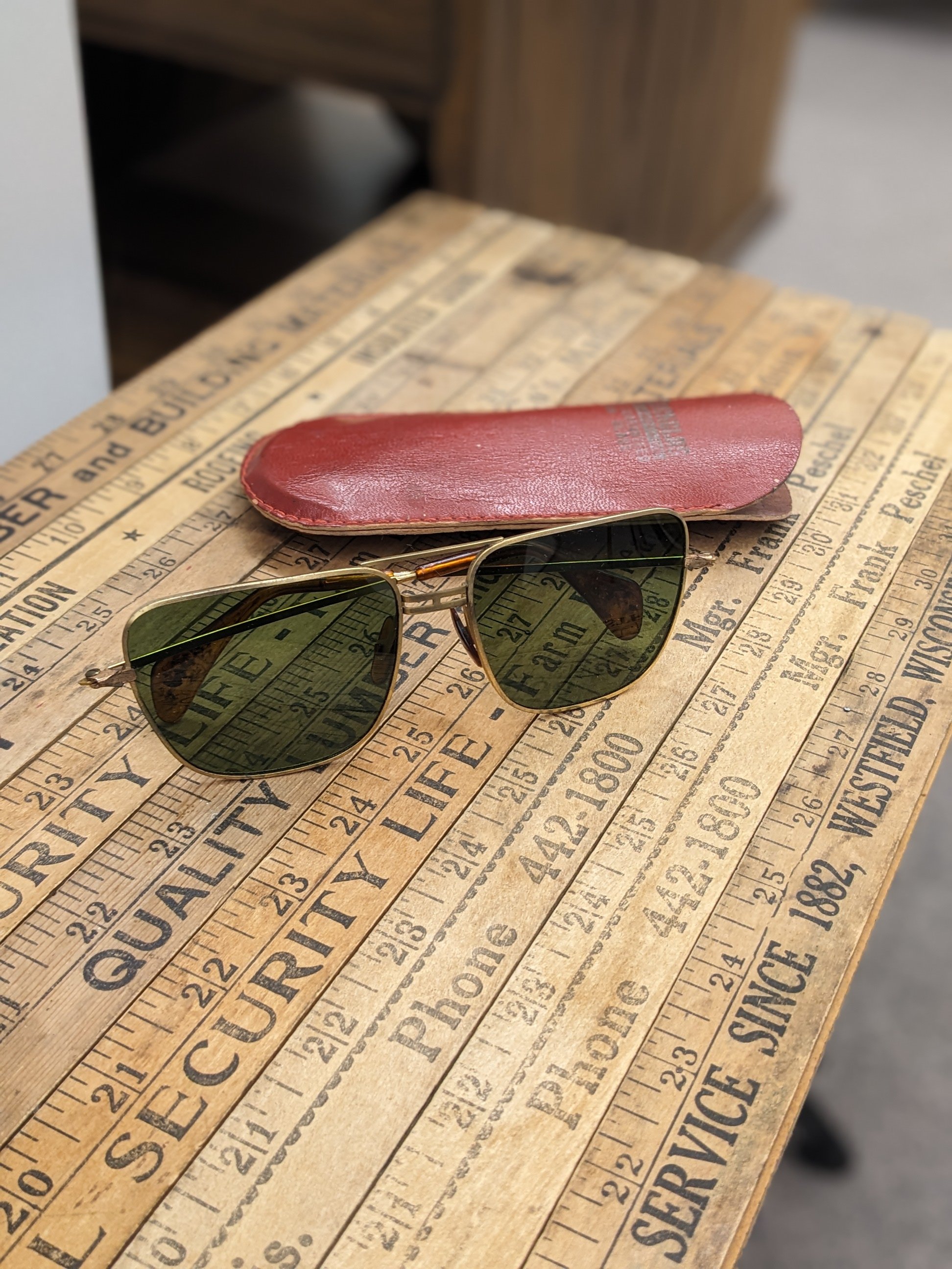 Vintage Aviator Sunglasses with Case