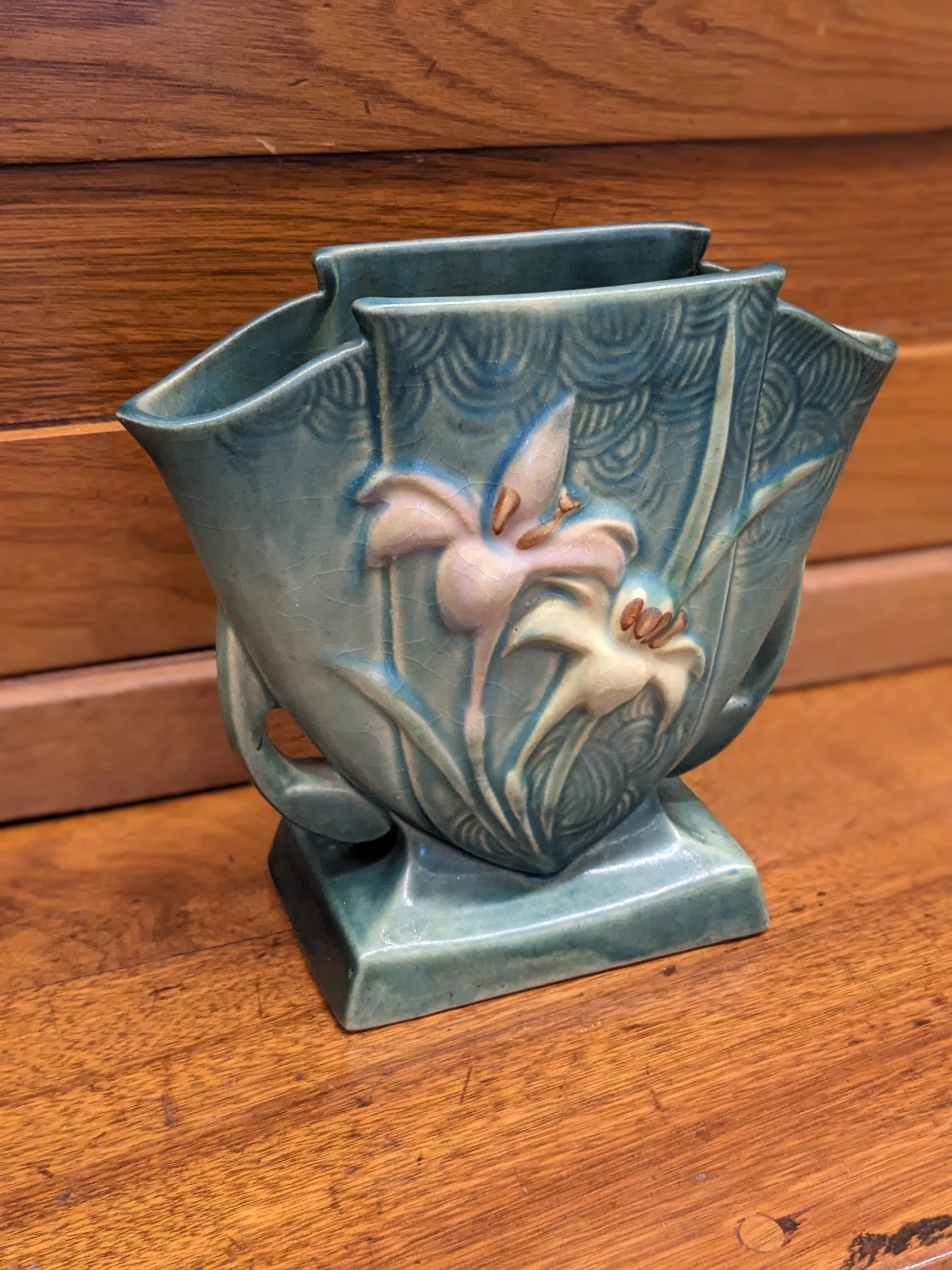 Roseville Zephyr Lily Fan Vase