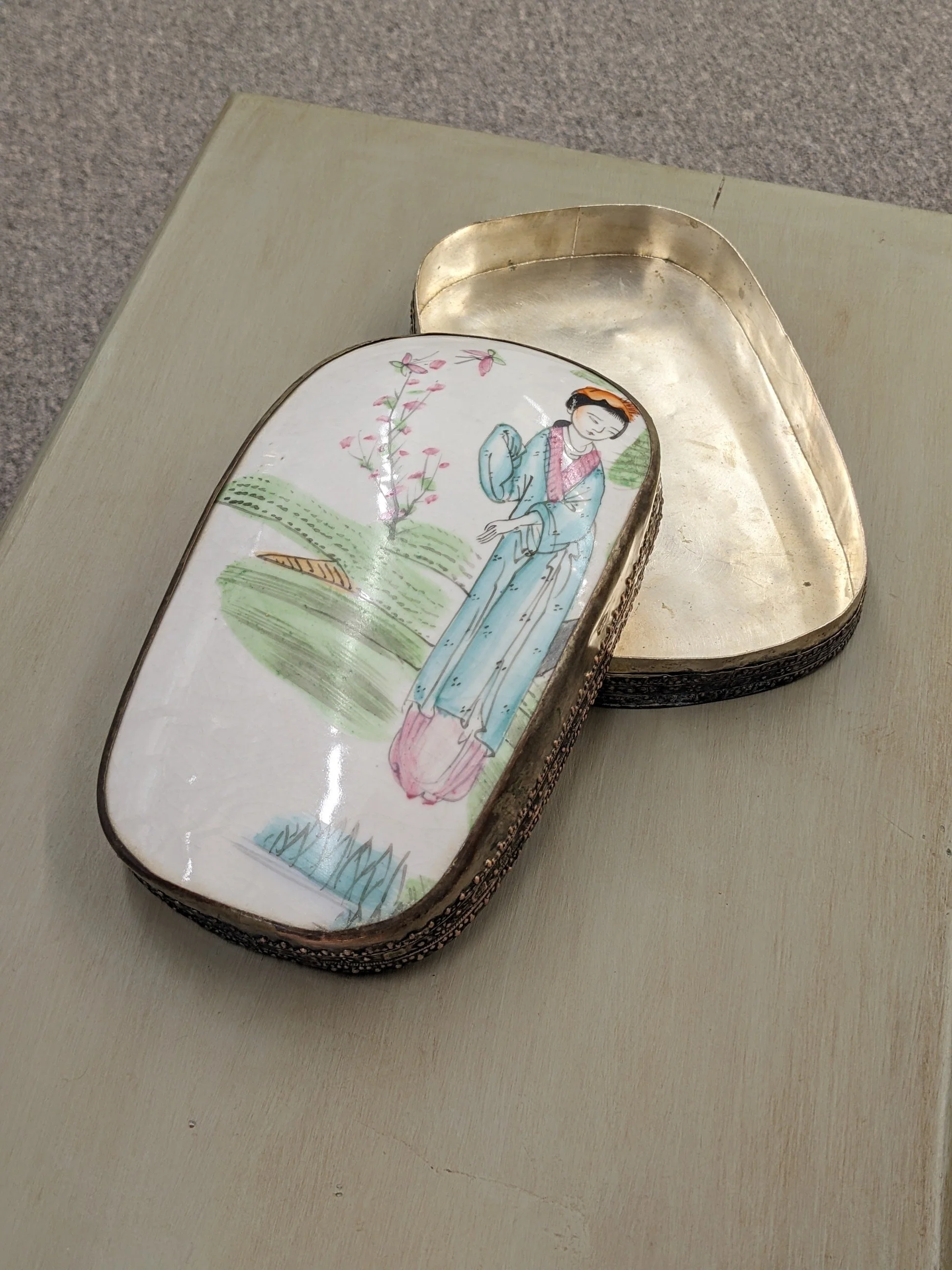 Silverplate Geisha Porcelain Shard Box