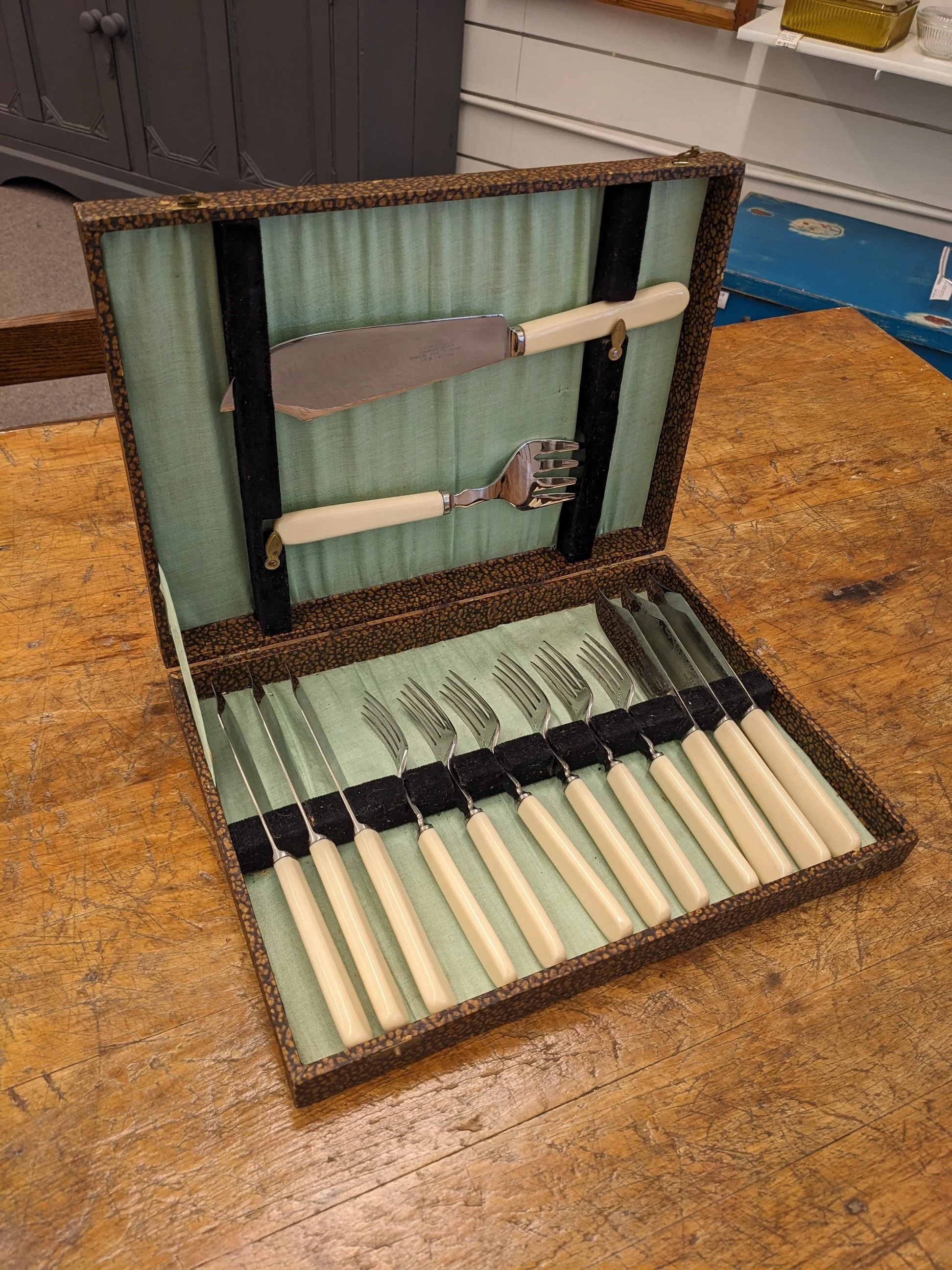 14 Piece MCM Stainless Fish Cutlery
