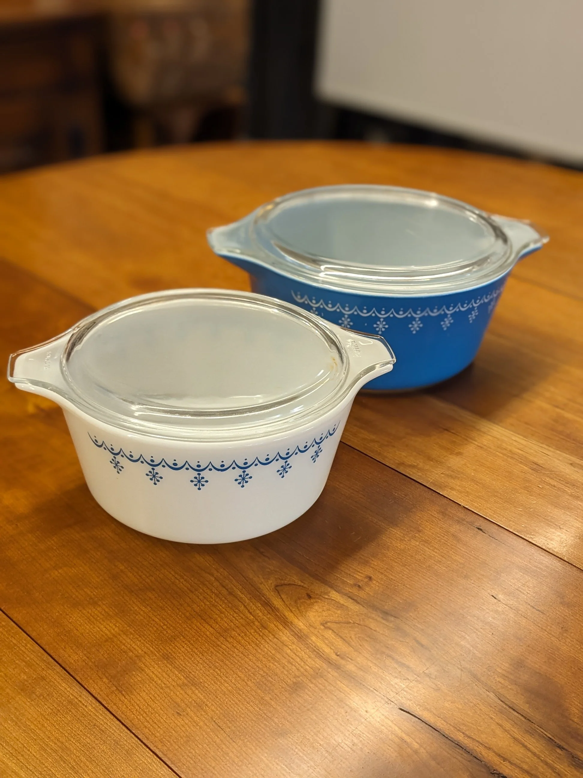 2Pc Pyrex Blue Snowflake Garland Casseroles