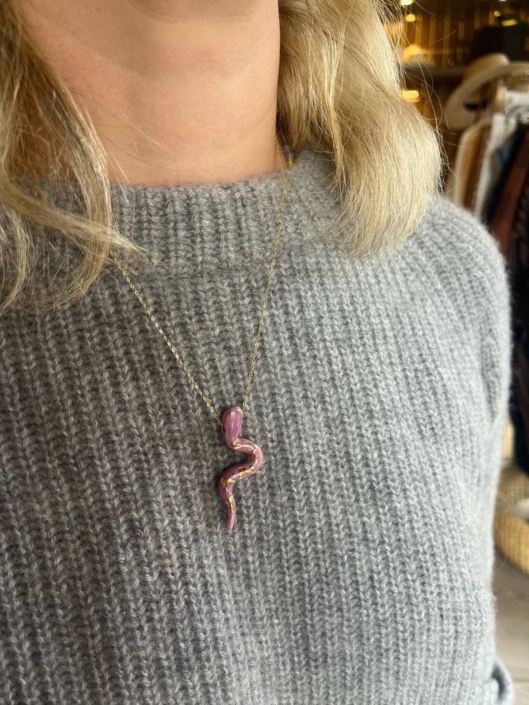 Serpente Pendant in Lilac